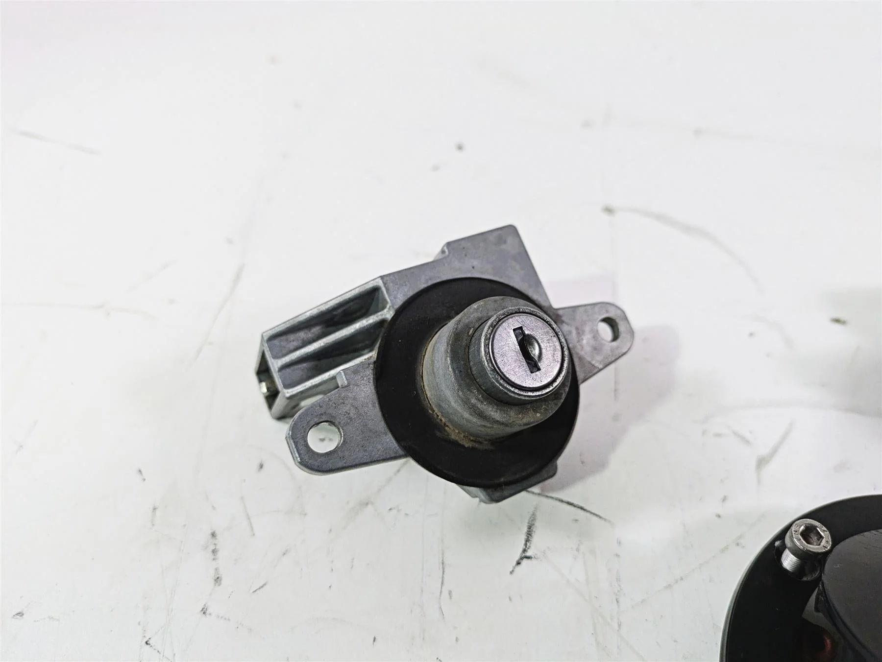 2012 Victory Cross Country Ignition Switch Key Locks Set 4012943 - Image 9