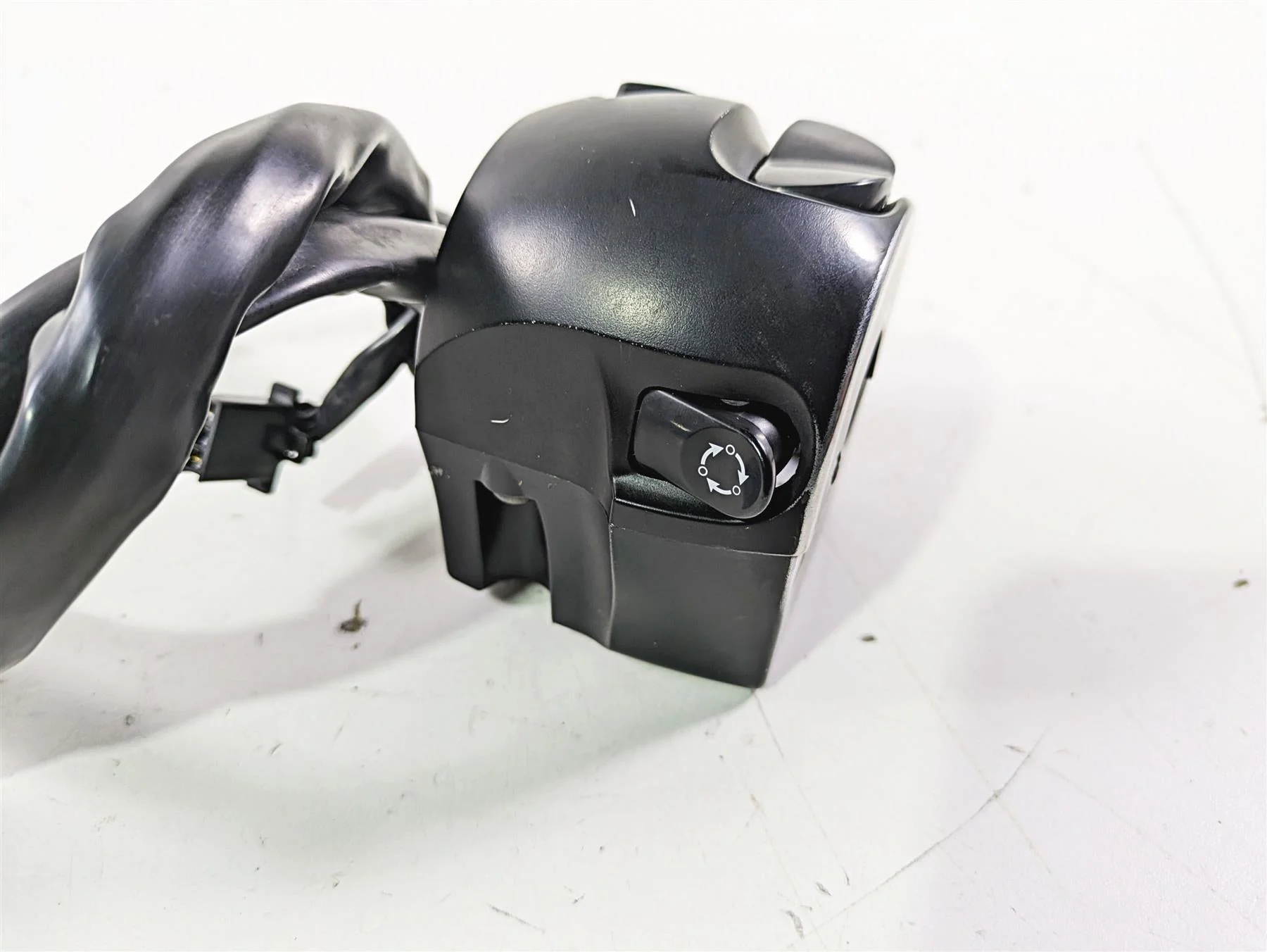 2012 Victory Cross Country Left Hand Turn Signal Control Switch 4012119 - Image 9