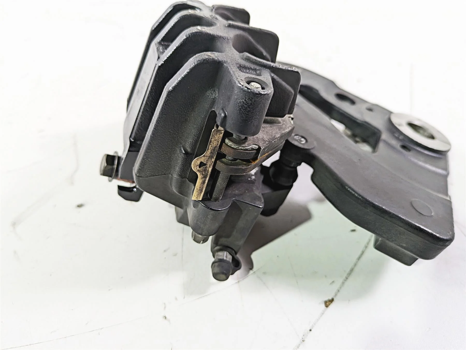 2012 Victory Cross Country Rear Brake Caliper & Bracket 1911748 1911949 - Image 8