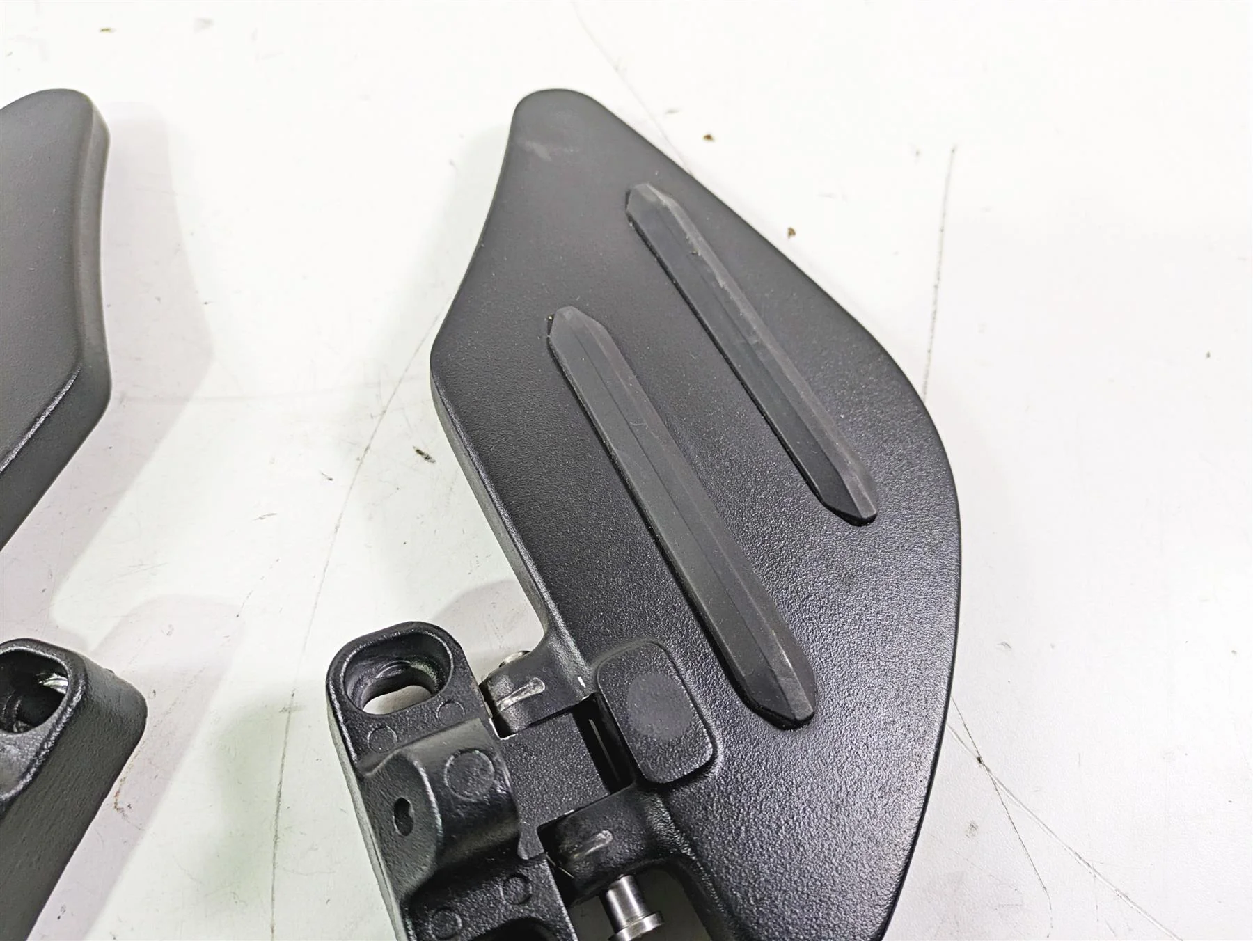 2012 Victory Cross Country Rear Passenger Floorboard Set 5137789 - Image 11