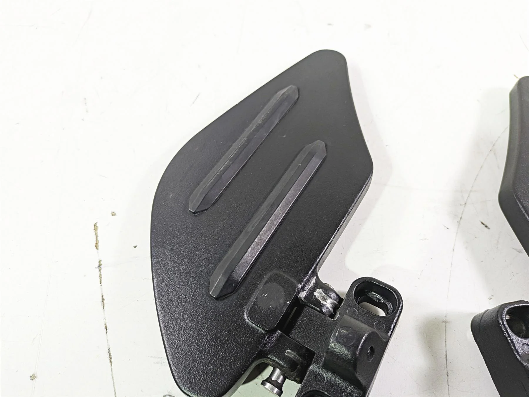 2012 Victory Cross Country Rear Passenger Floorboard Set 5137789 - Image 12