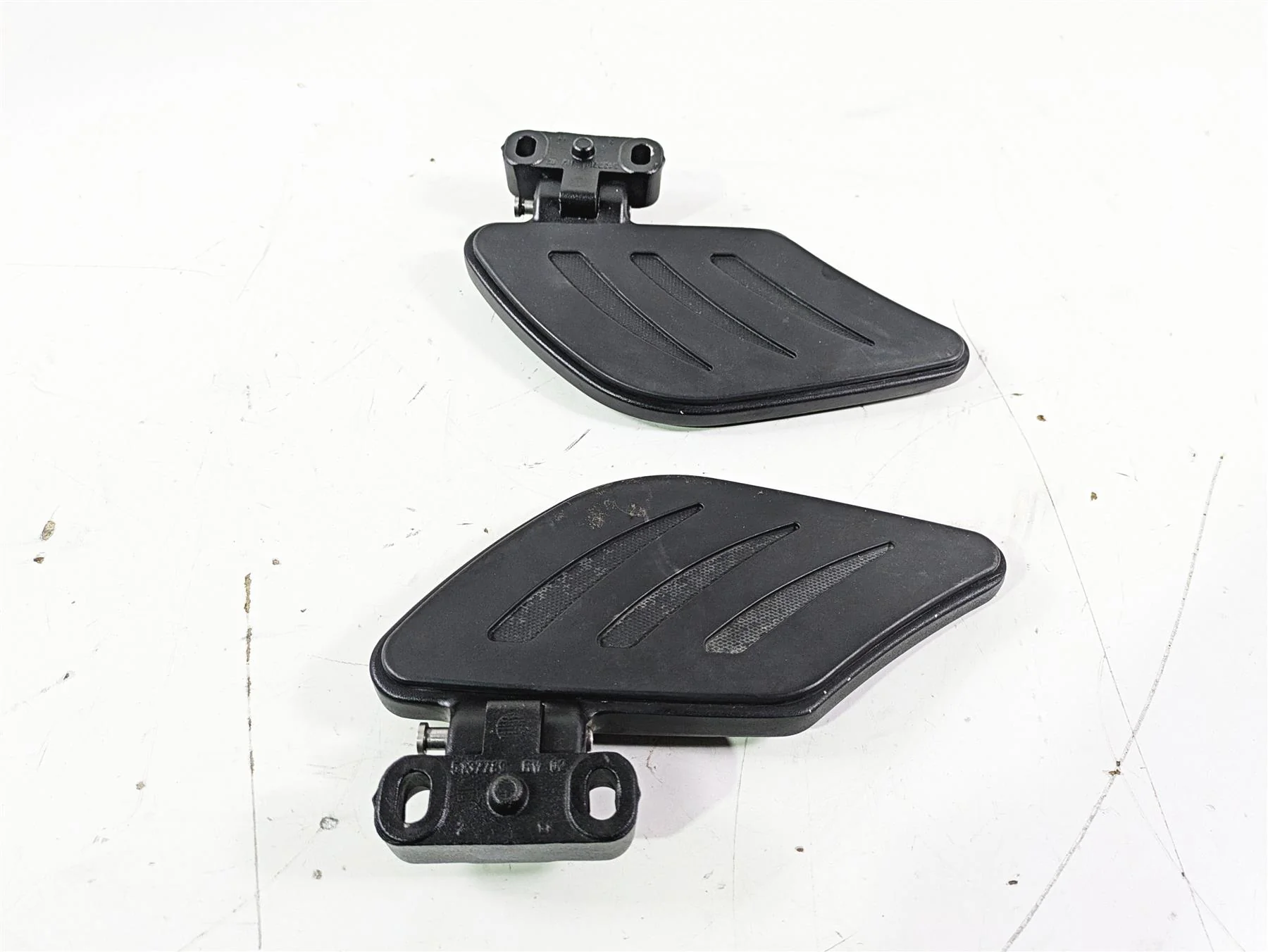 2012 Victory Cross Country Rear Passenger Floorboard Set 5137789 - Image 2