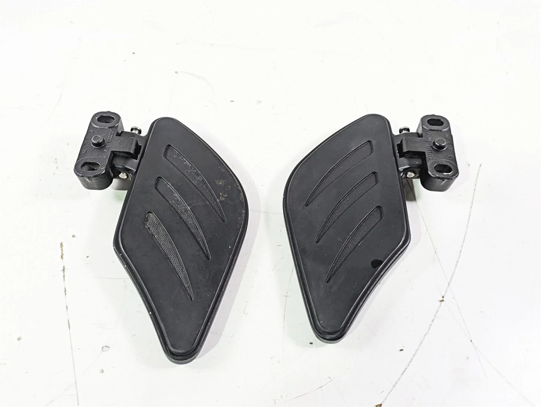 2012 Victory Cross Country Rear Passenger Floorboard Set 5137789 - Image 3