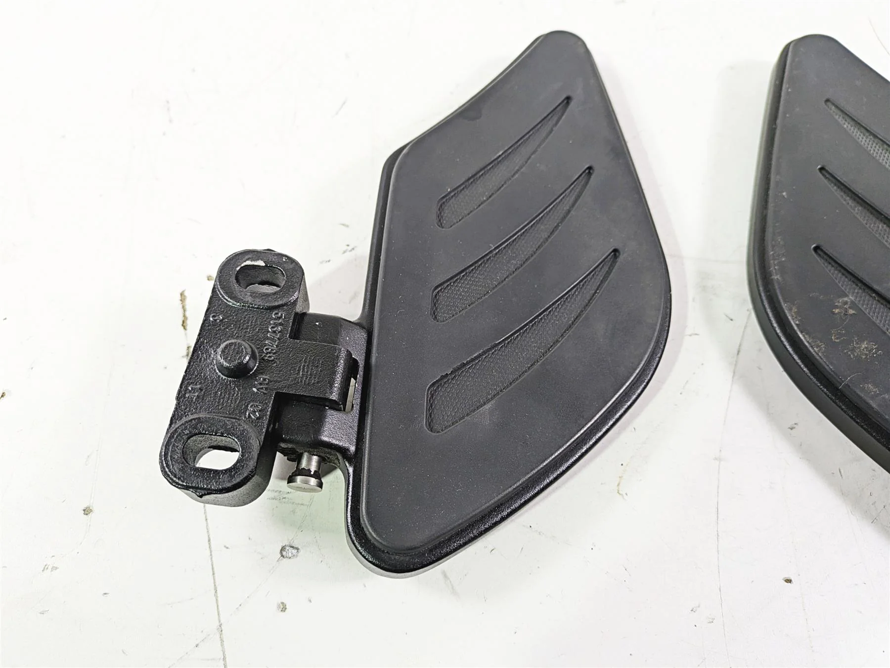 2012 Victory Cross Country Rear Passenger Floorboard Set 5137789 - Image 6