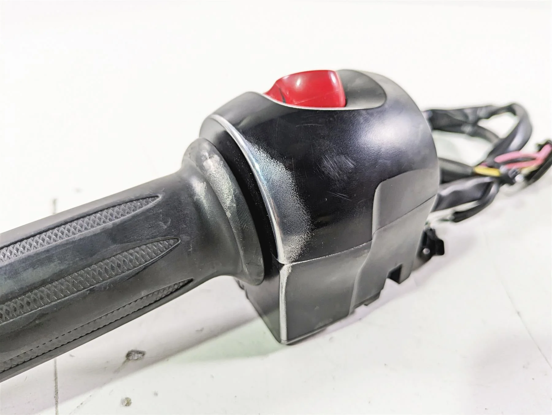 2012 Victory Cross Country Right Control Switch & Throttle 4011357 - Image 12