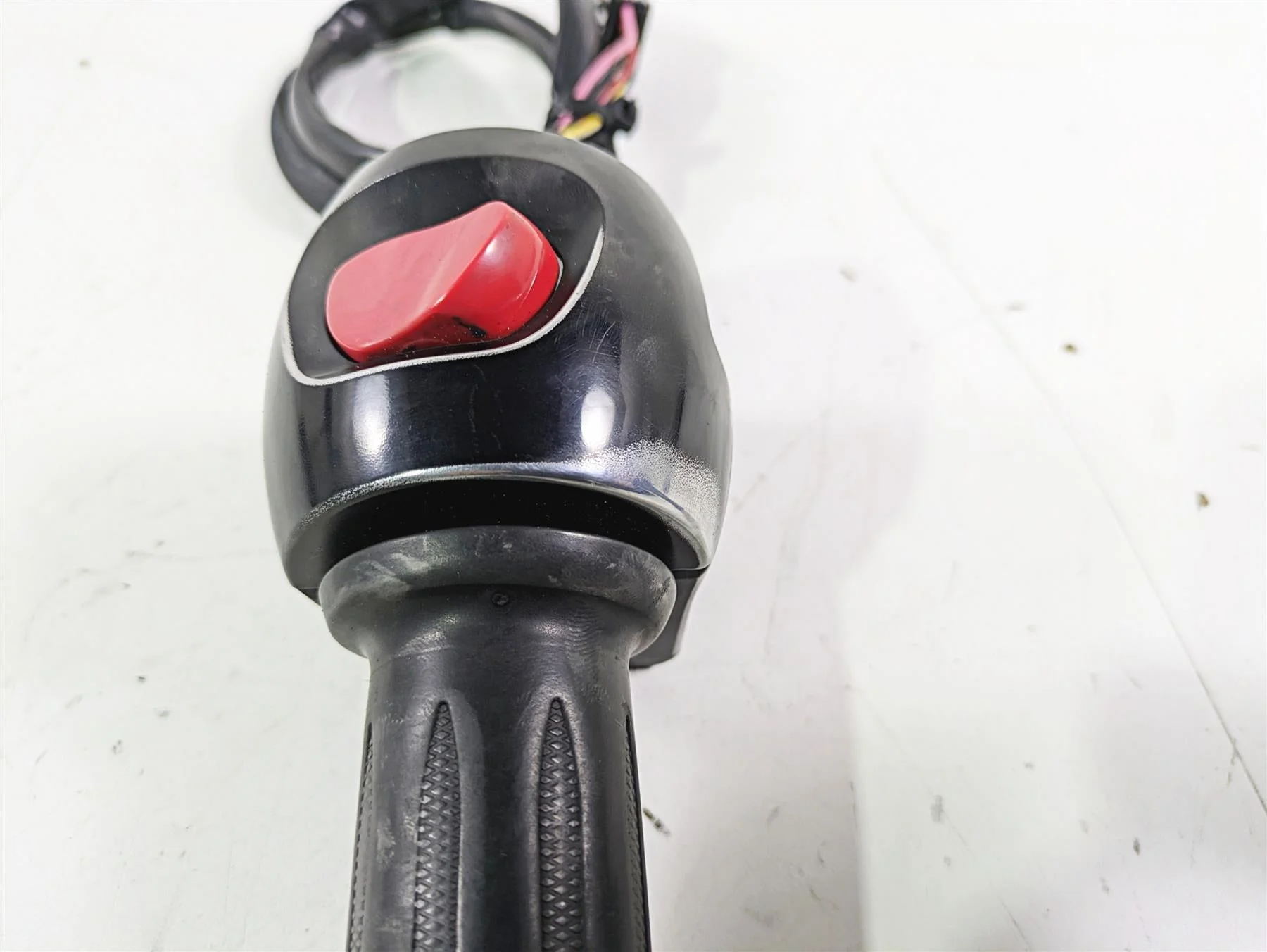 2012 Victory Cross Country Right Control Switch & Throttle 4011357 - Image 5