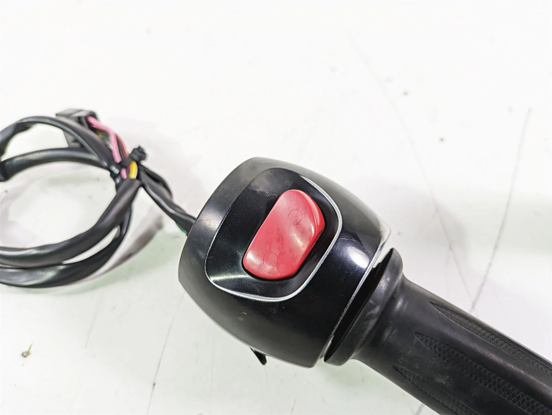 2012 Victory Cross Country Right Control Switch & Throttle 4011357 - Image 6