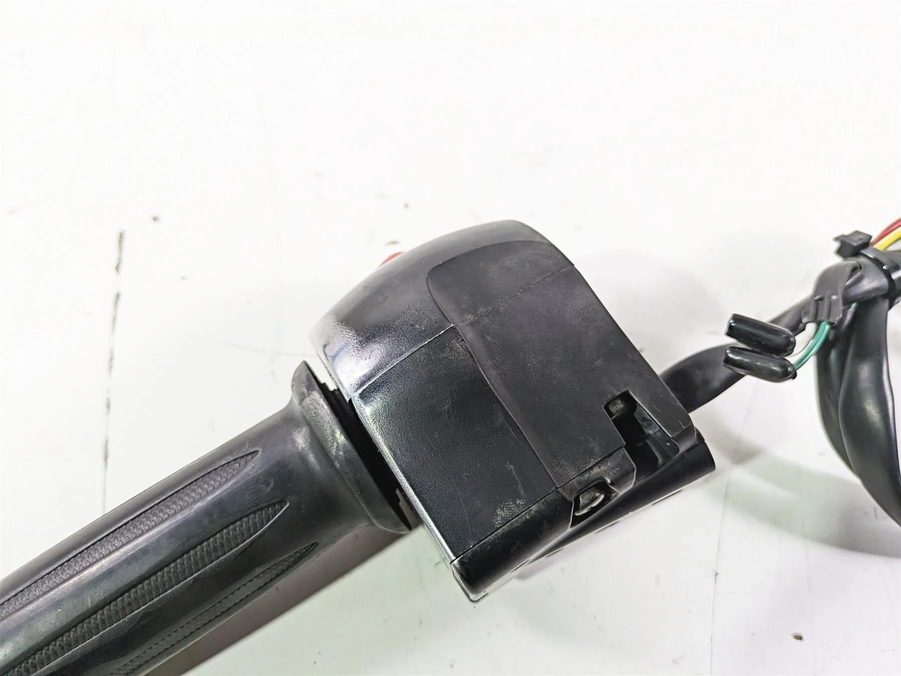 2012 Victory Cross Country Right Control Switch & Throttle 4011357 - Image 8