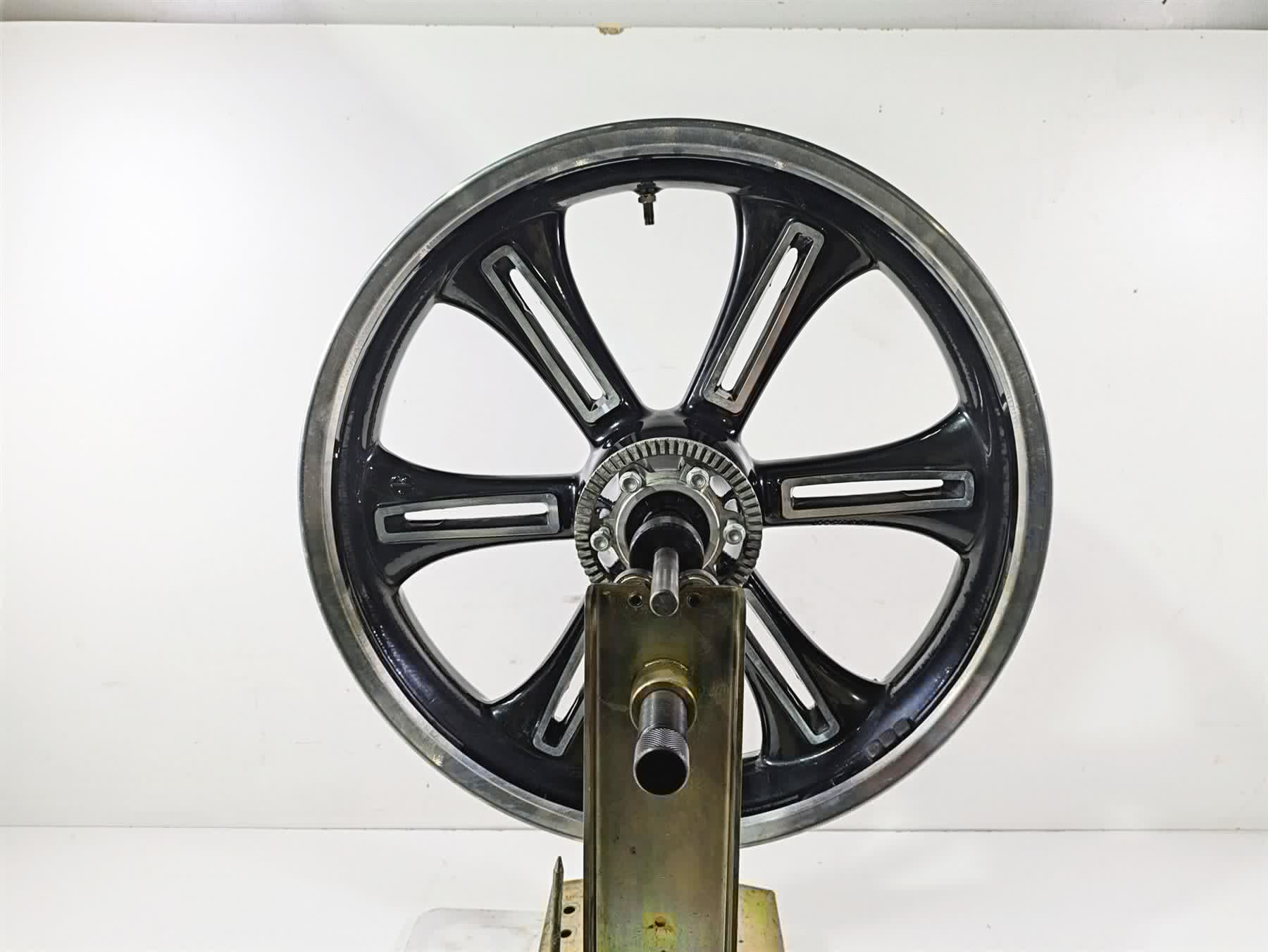 2012 Victory Cross Country Straight 18x3.5 Front Wheel Rim 1521383 - Image 3