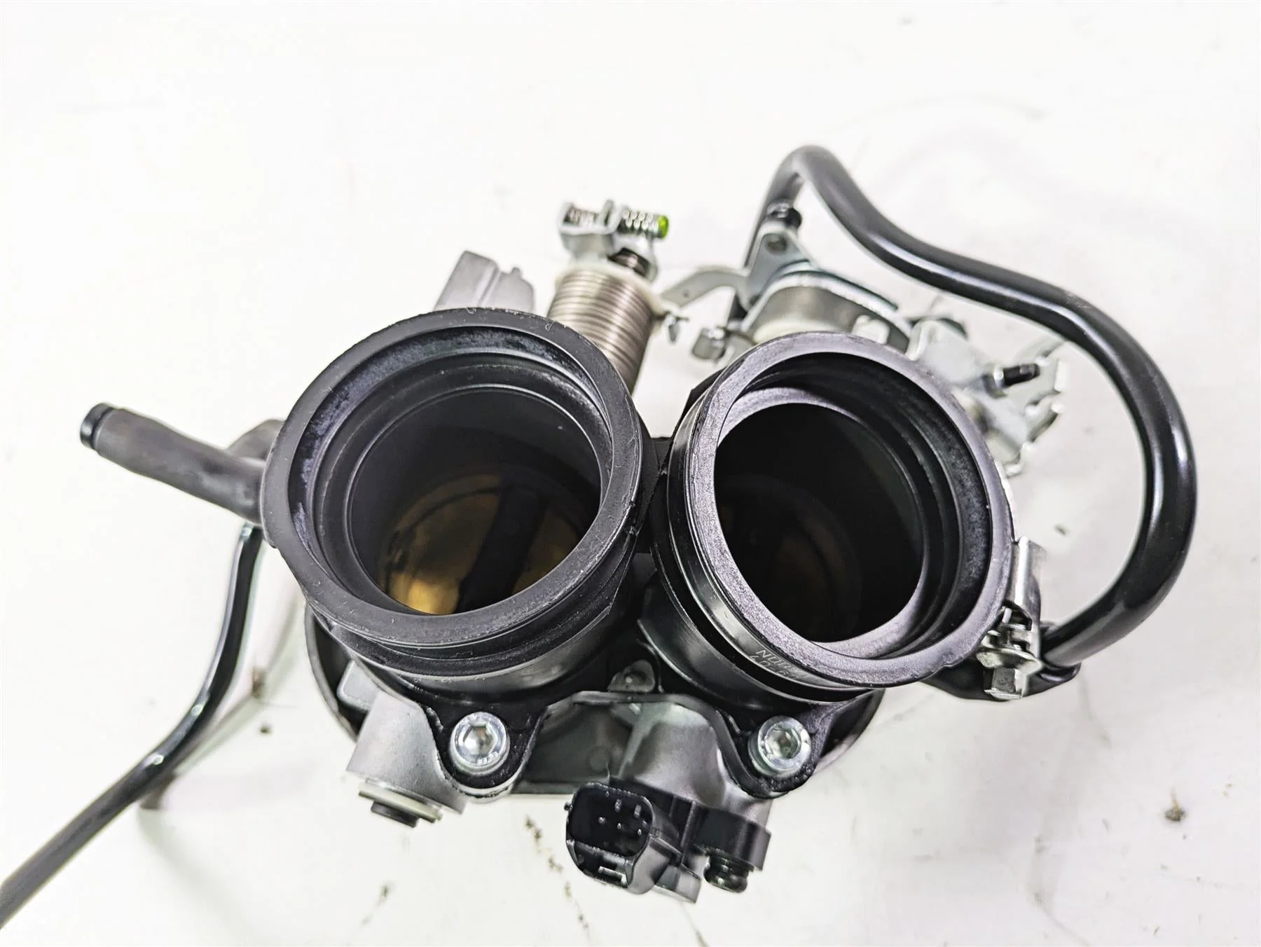 2012 Victory Cross Country Throttle Body Fuel Injection Set 1204320 1205085 - Image 11