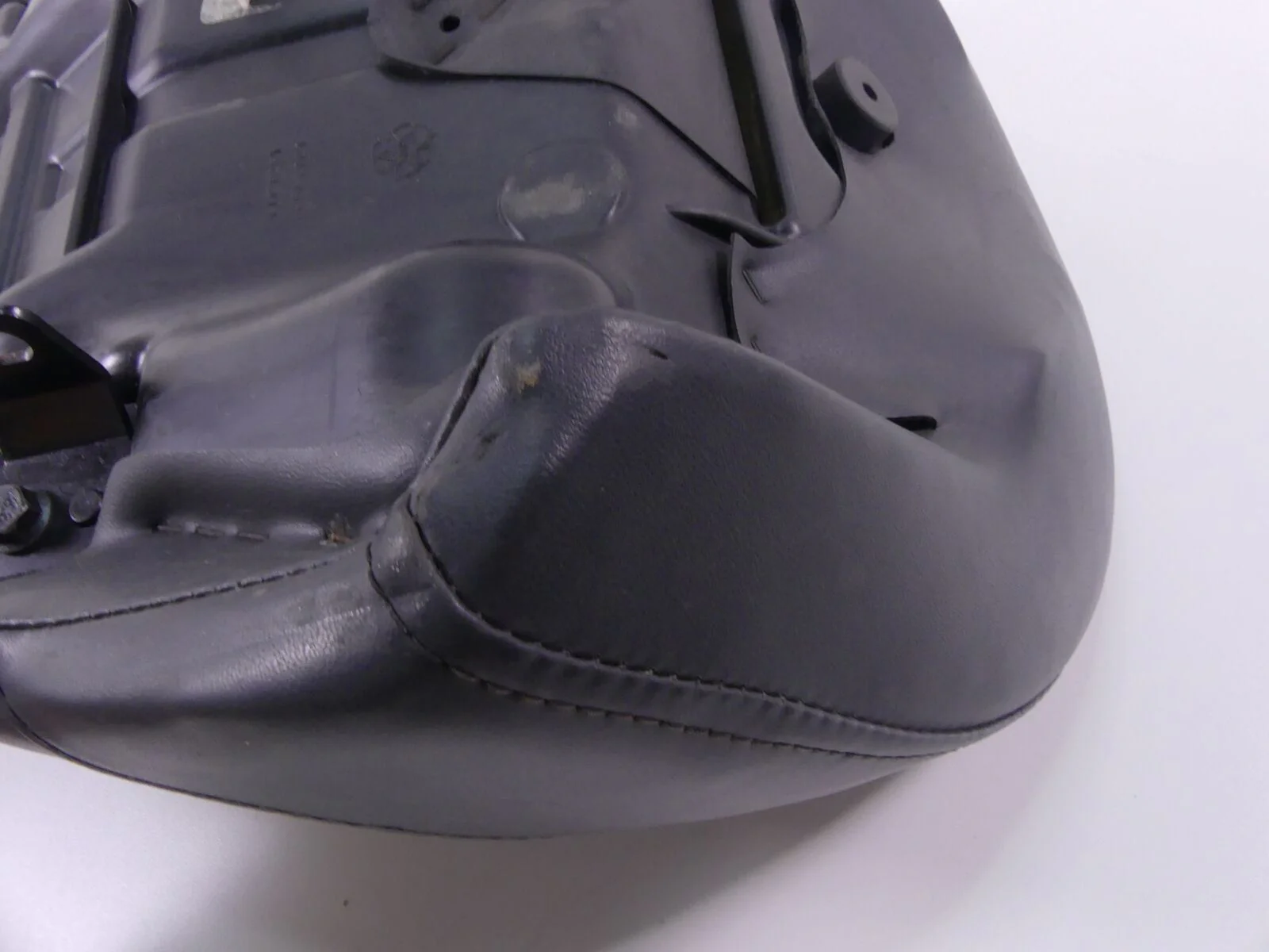 2012 Victory High Ball Driver Rider Seat Saddle - Read 2684101 - Image 8