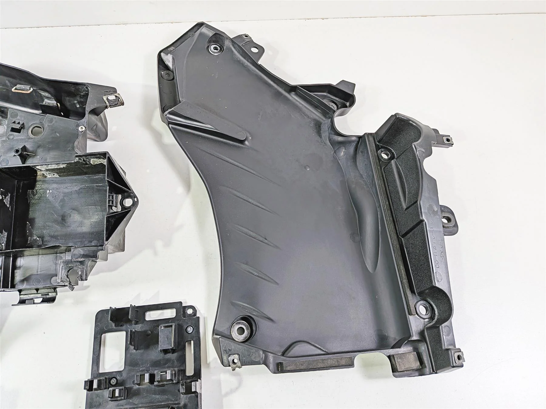 2012 Yamaha XT1200 Super Tenere Electrical Carrier Infill Cover 23P-2137U-00 - Image 5