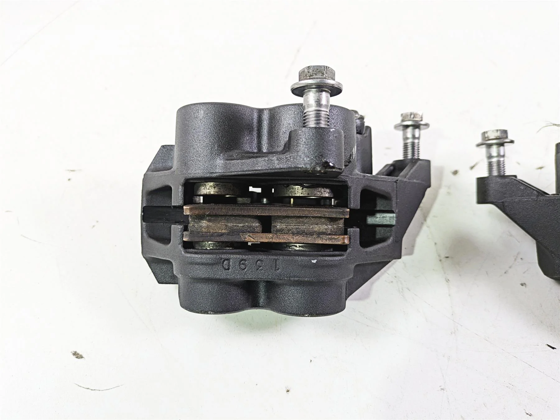 2012 Yamaha XT1200 Super Tenere Front Brake Caliper Set 23P-2580T-00 23P-2580U - Image 11