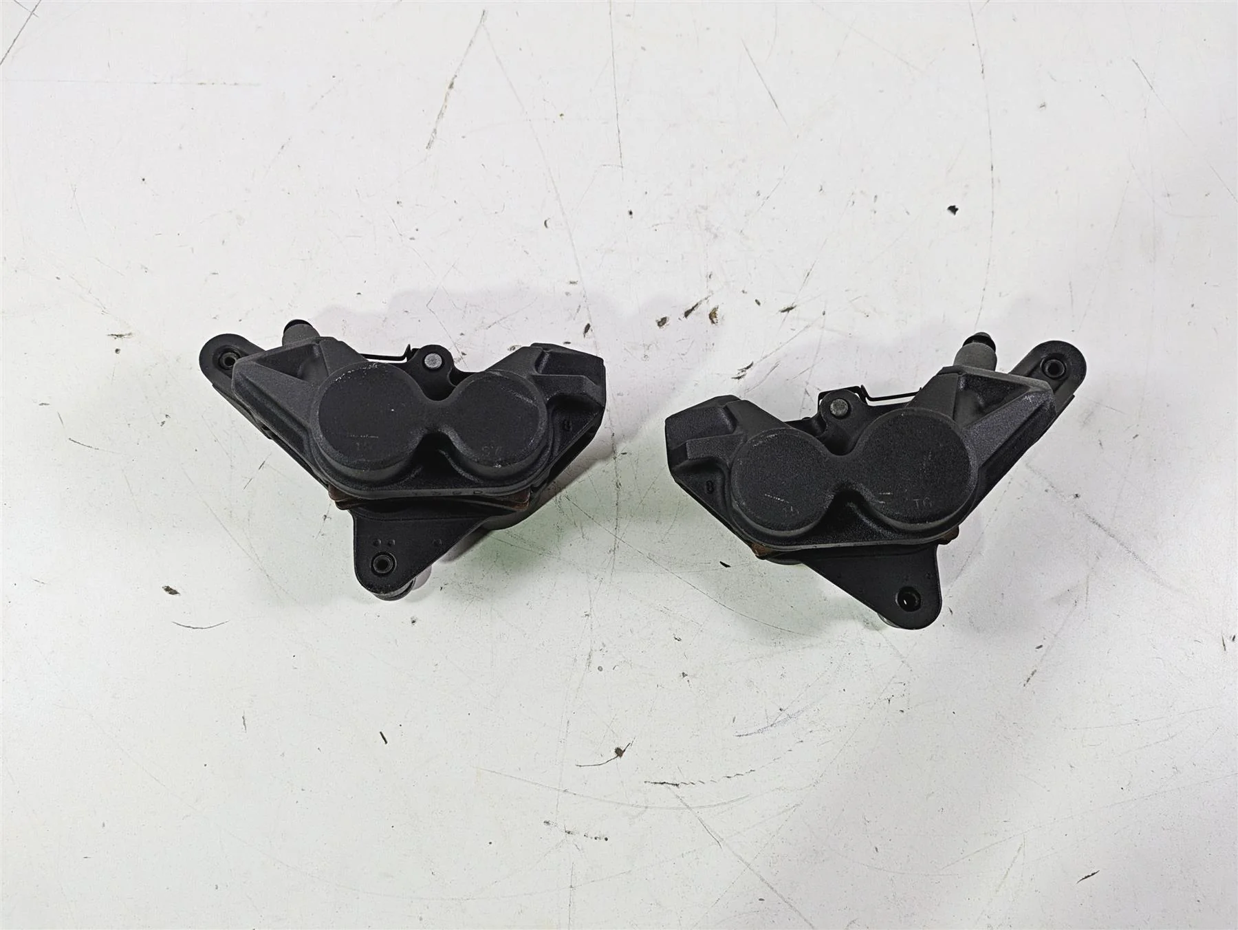 2012 Yamaha XT1200 Super Tenere Front Brake Caliper Set 23P-2580T-00 23P-2580U - Image 12