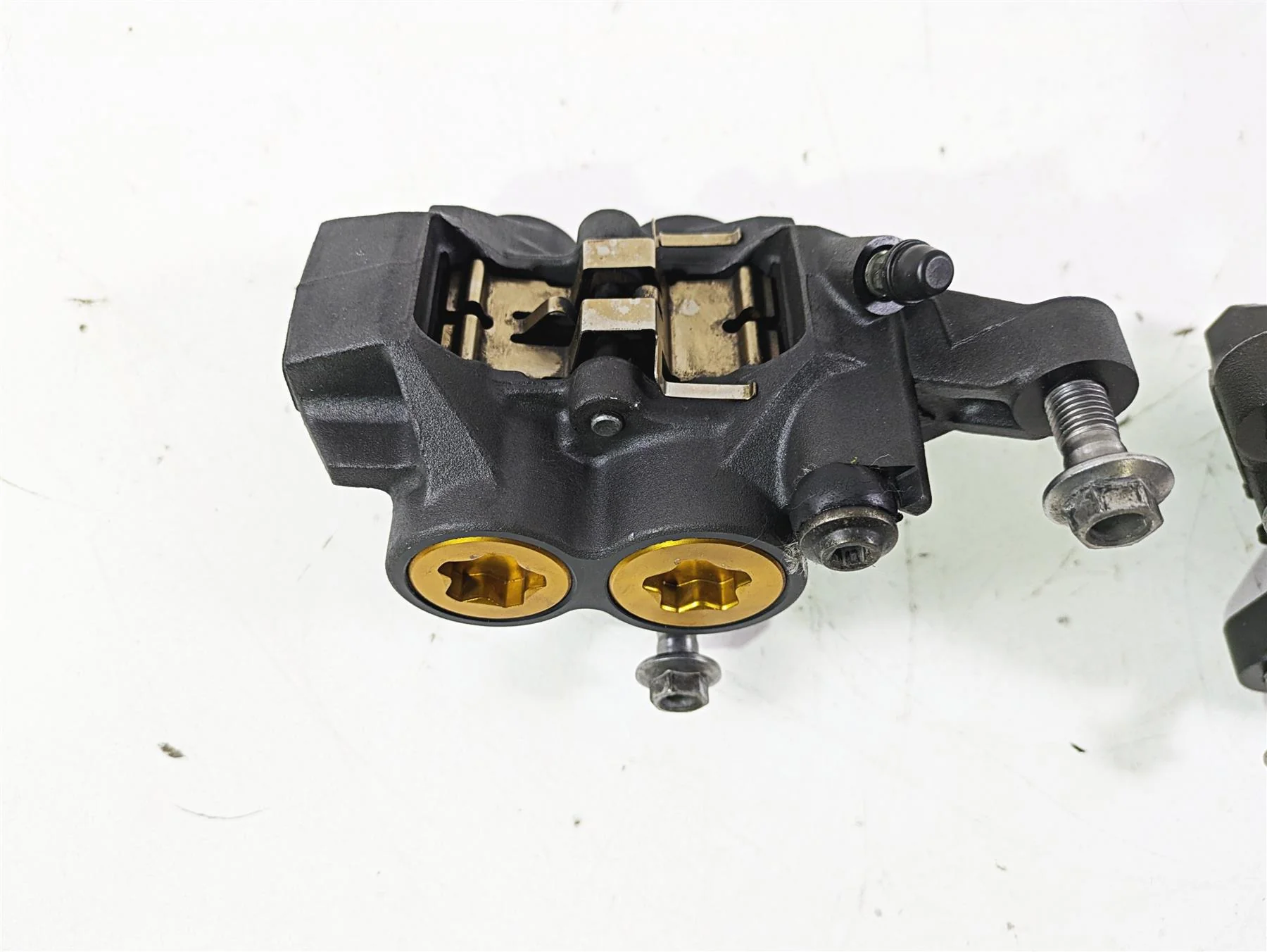 2012 Yamaha XT1200 Super Tenere Front Brake Caliper Set 23P-2580T-00 23P-2580U - Image 6