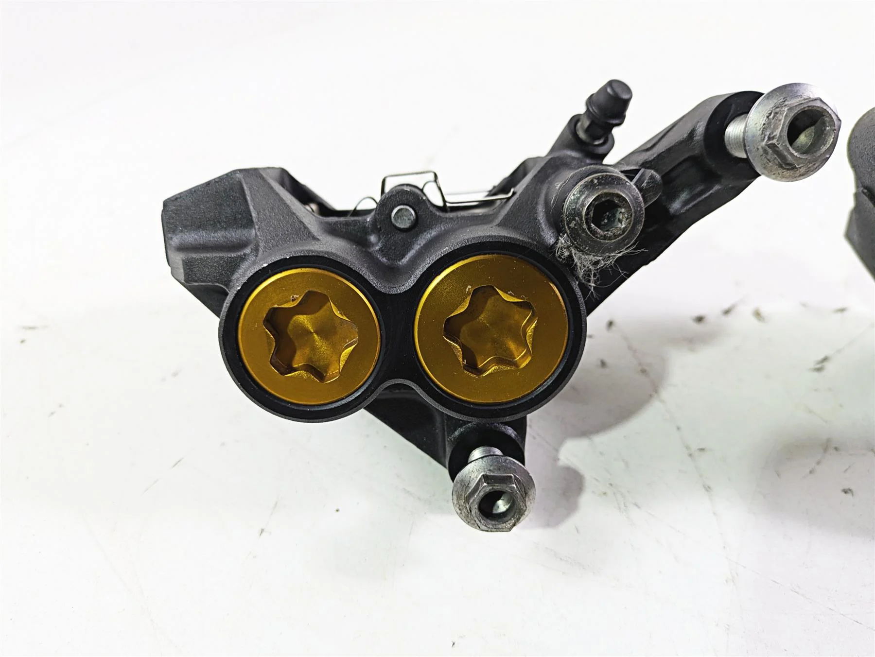 2012 Yamaha XT1200 Super Tenere Front Brake Caliper Set 23P-2580T-00 23P-2580U - Image 7
