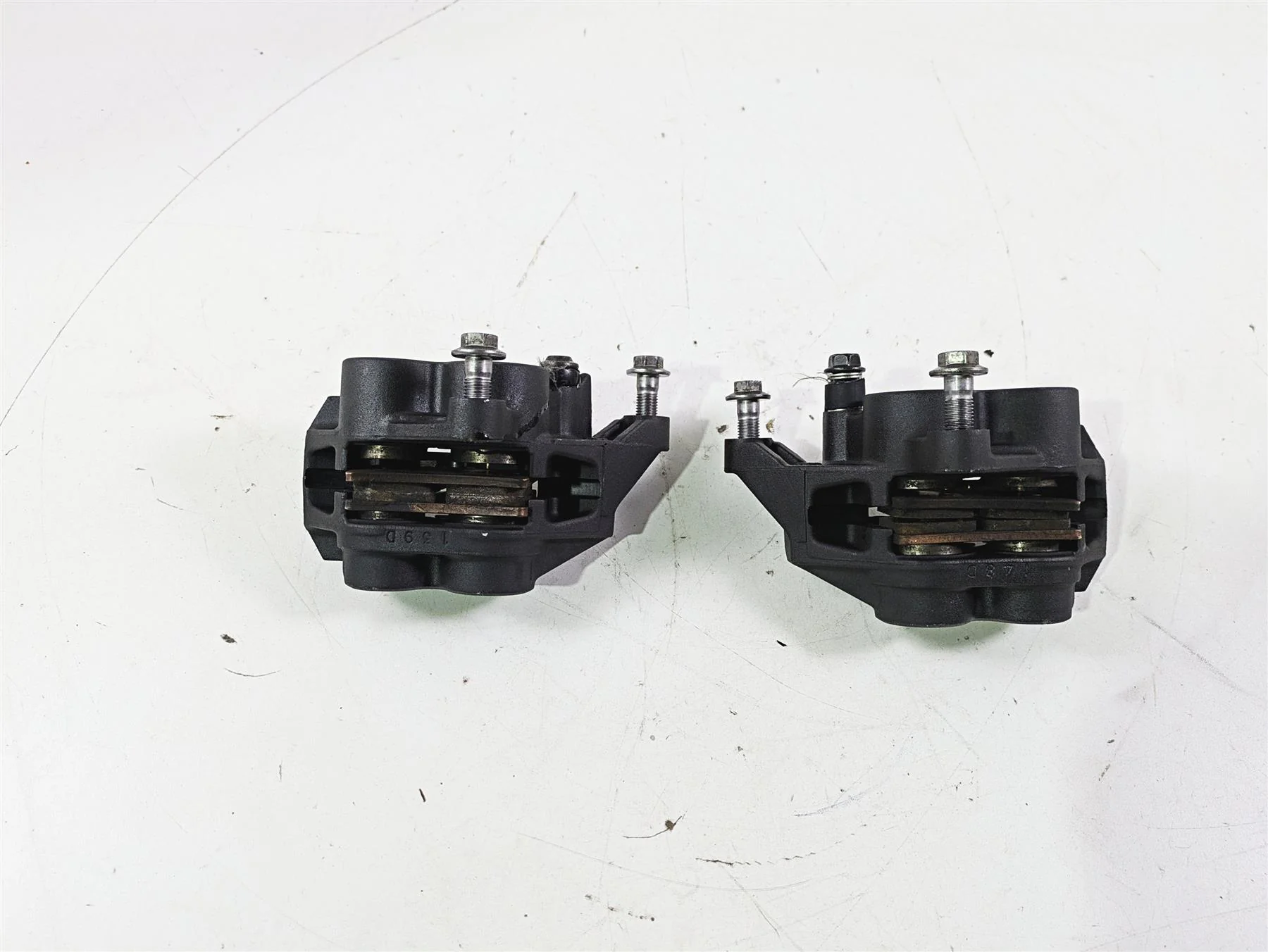 2012 Yamaha XT1200 Super Tenere Front Brake Caliper Set 23P-2580T-00 23P-2580U - Image 9
