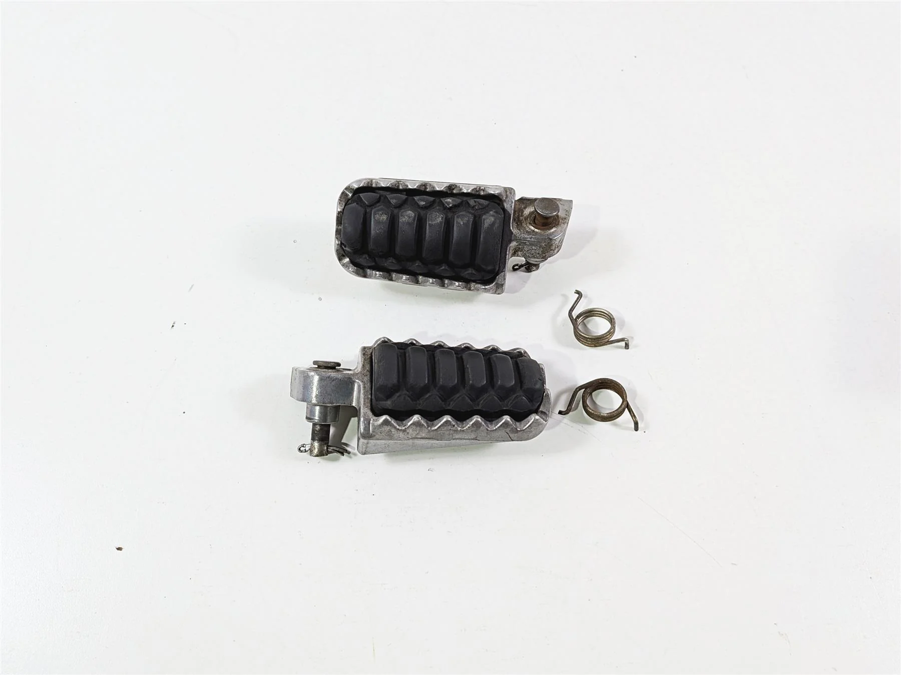 2012 Yamaha XT1200 Super Tenere Front Footpeg Foot Peg Set 23P-27451-00-00 - Image 2