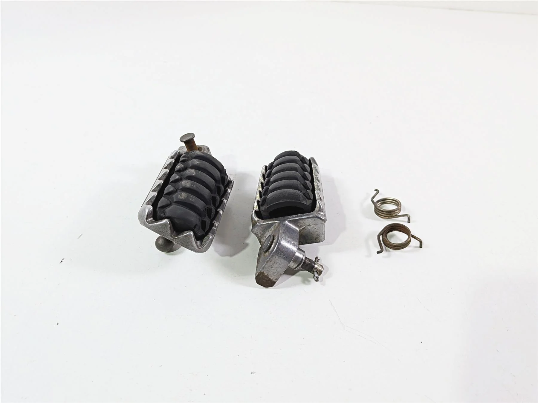 2012 Yamaha XT1200 Super Tenere Front Footpeg Foot Peg Set 23P-27451-00-00 - Image 4