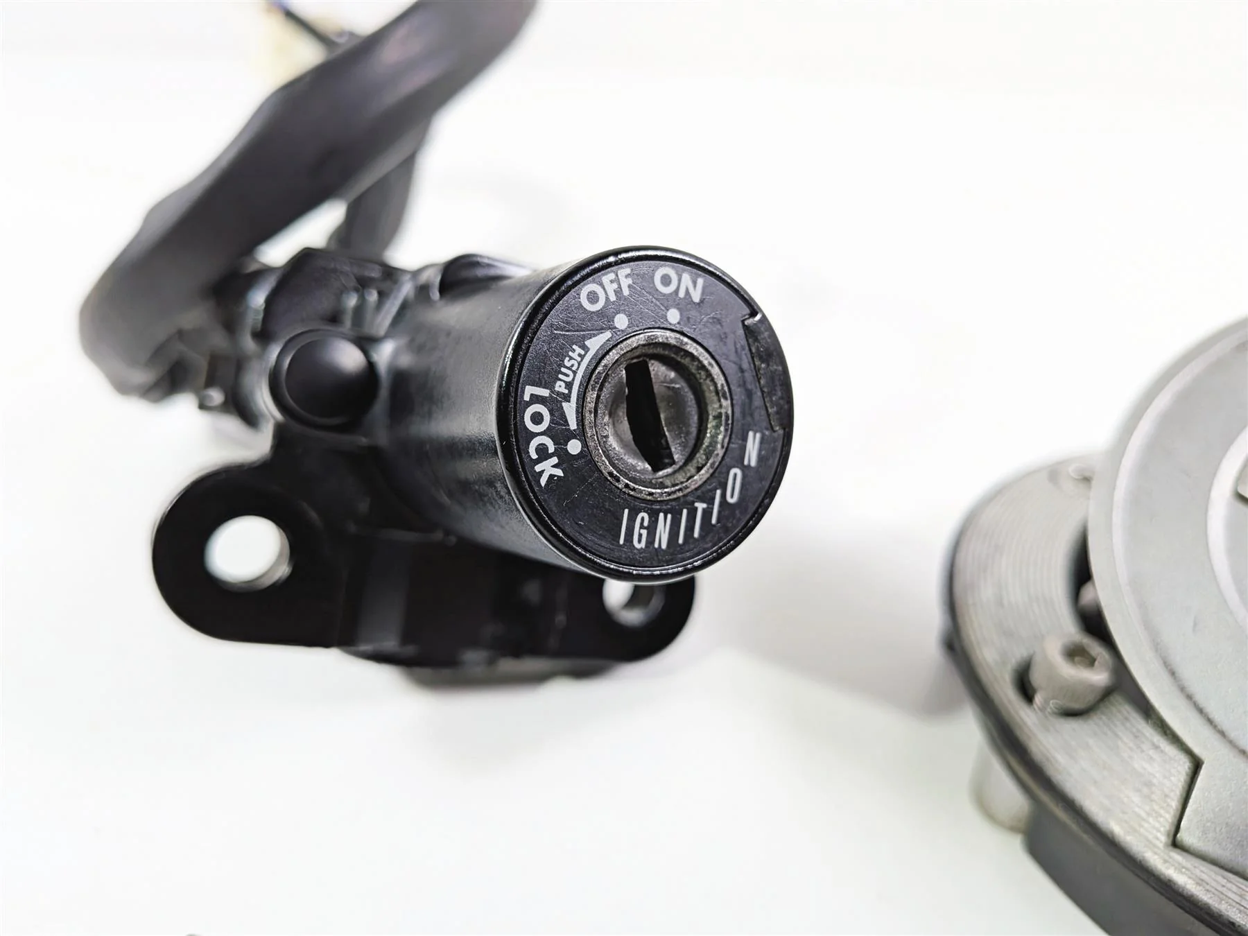 2012 Yamaha XT1200 Super Tenere Ignition Switch Cap Seat Key Lock 23P-82501-10 - Image 15