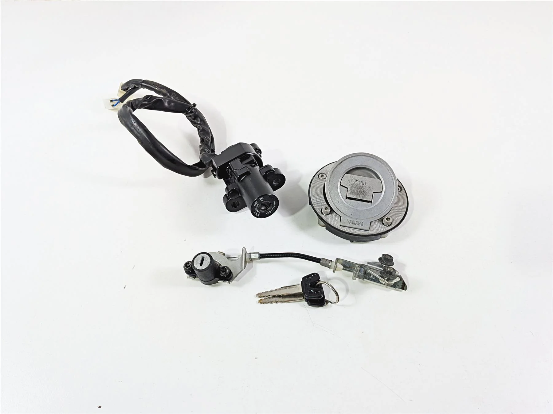 2012 Yamaha XT1200 Super Tenere Ignition Switch Cap Seat Key Lock 23P-82501-10 - Image 2