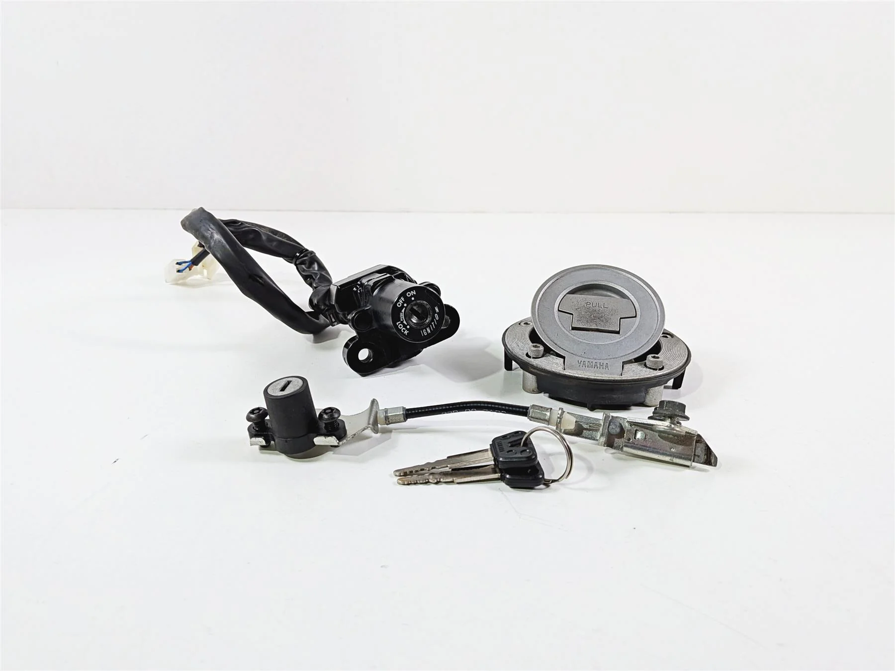 2012 Yamaha XT1200 Super Tenere Ignition Switch Cap Seat Key Lock 23P-82501-10 - Image 3