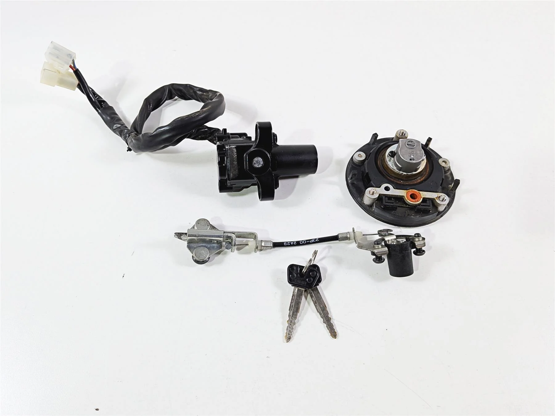 2012 Yamaha XT1200 Super Tenere Ignition Switch Cap Seat Key Lock 23P-82501-10 - Image 5