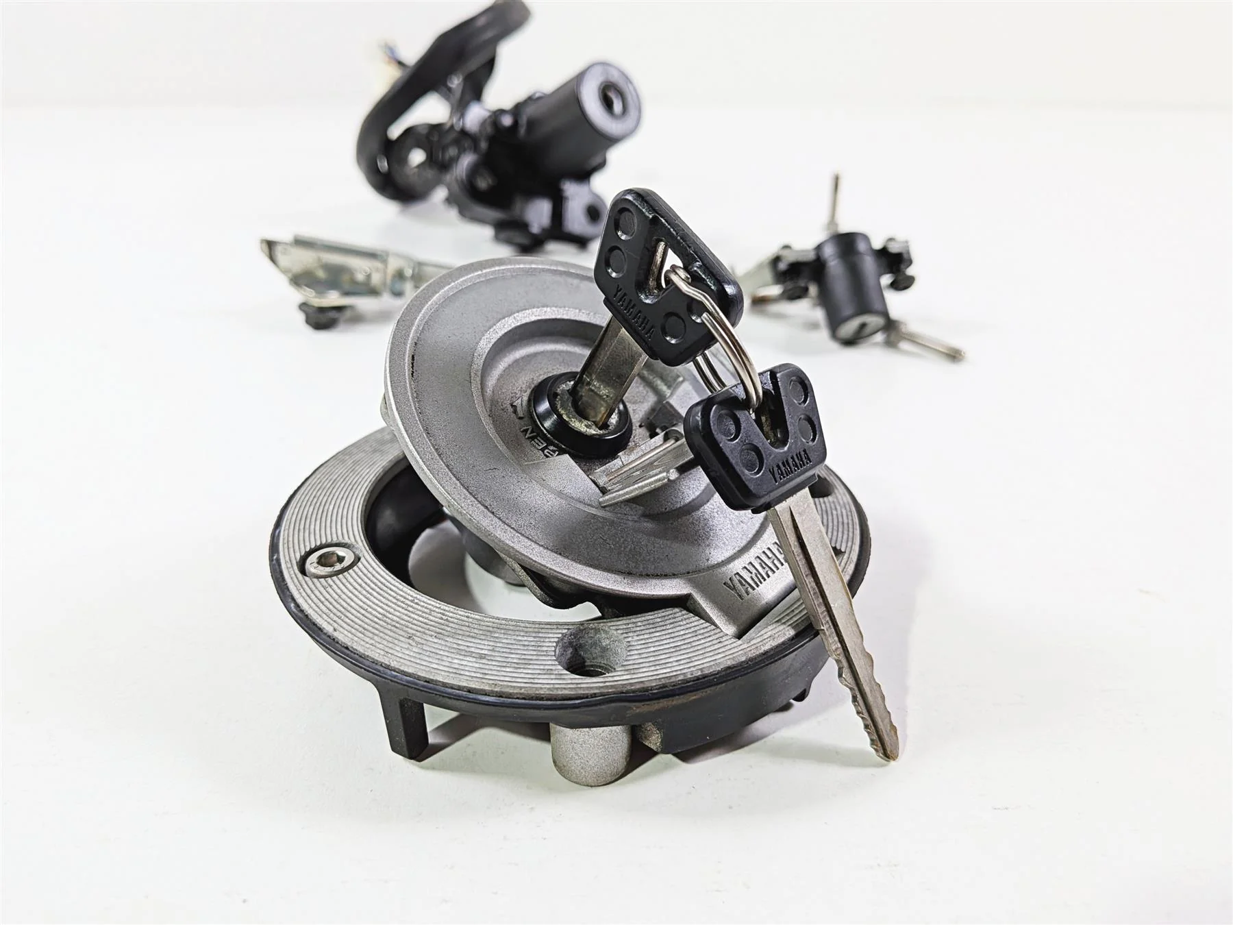 2012 Yamaha XT1200 Super Tenere Ignition Switch Cap Seat Key Lock 23P-82501-10 - Image 8