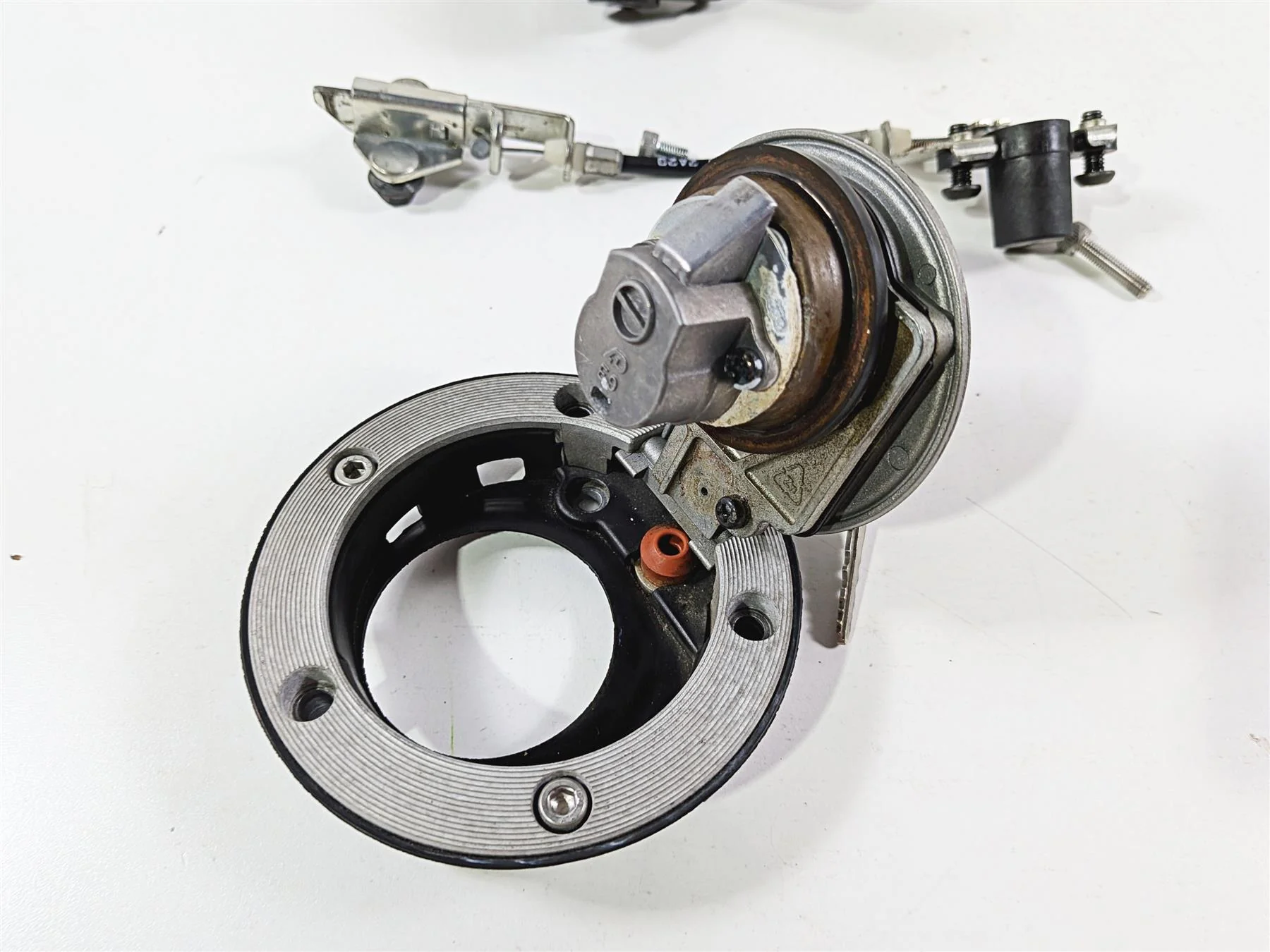 2012 Yamaha XT1200 Super Tenere Ignition Switch Cap Seat Key Lock 23P-82501-10 - Image 9