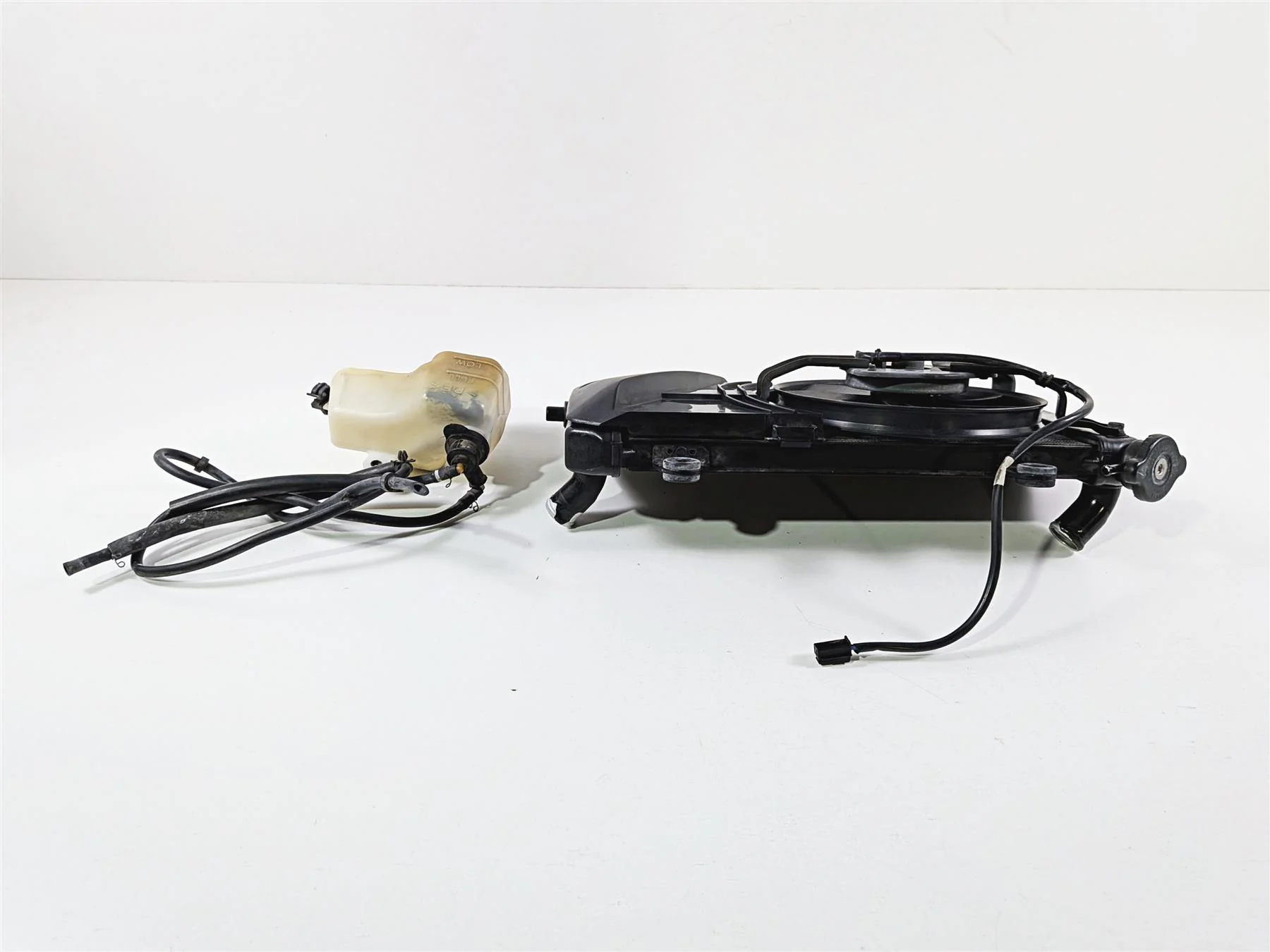 2012 Yamaha XT1200 Super Tenere Radiator Fan Reservoir Hoses Set 23P-12461-00-00 - Image 4