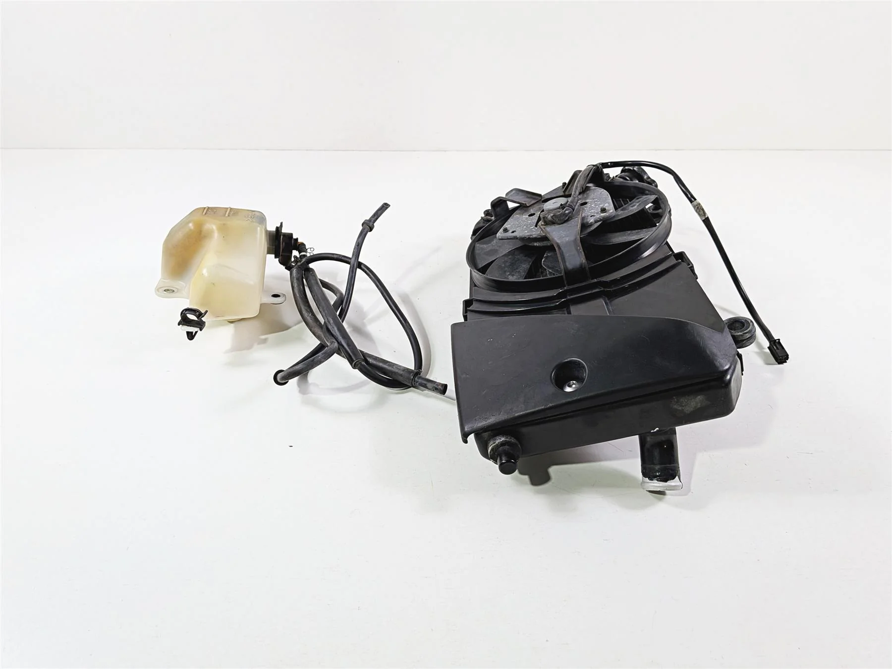 2012 Yamaha XT1200 Super Tenere Radiator Fan Reservoir Hoses Set 23P-12461-00-00 - Image 5