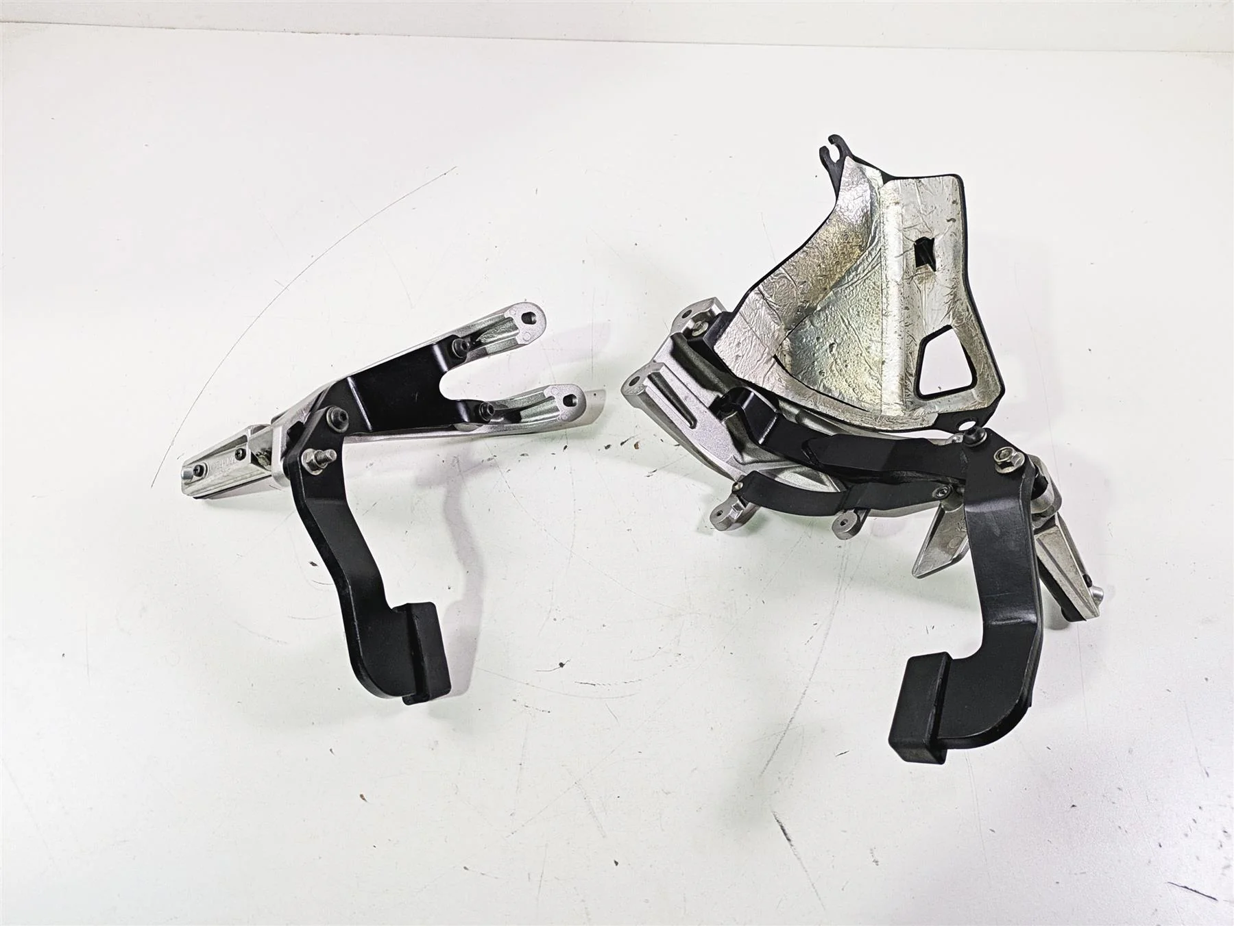 2012 Yamaha XT1200 Super Tenere Rear Passenger Footpeg Set 23P-27430-00-00 - Image 12
