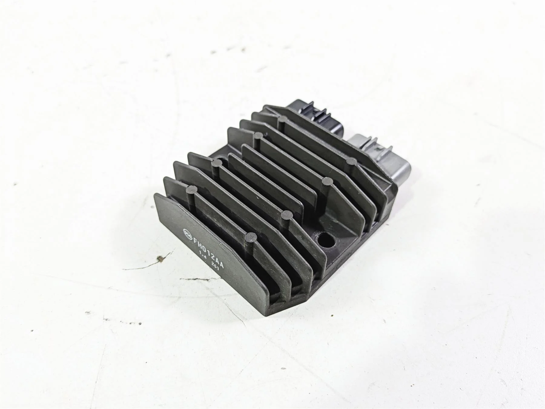 2012 Yamaha XT1200 Super Tenere Rectifier Voltage Regulator 1D7-81960-00 FH012AA - Image 8