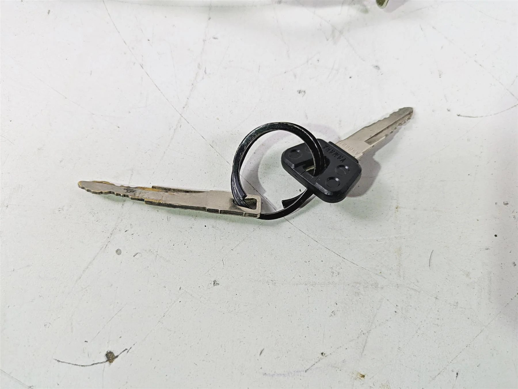 2012 Yamaha XT1200 Super Tenere Seat Lock & Key Set - Image 5
