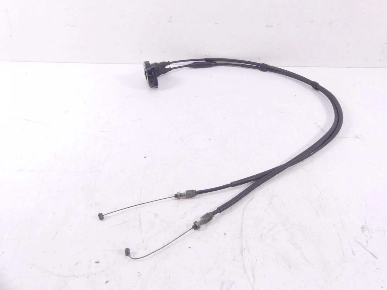 2012 Yamaha XT1200 Super Tenere Throttle Cables & Grip Holder 23P-26240-00-00 - Image 3
