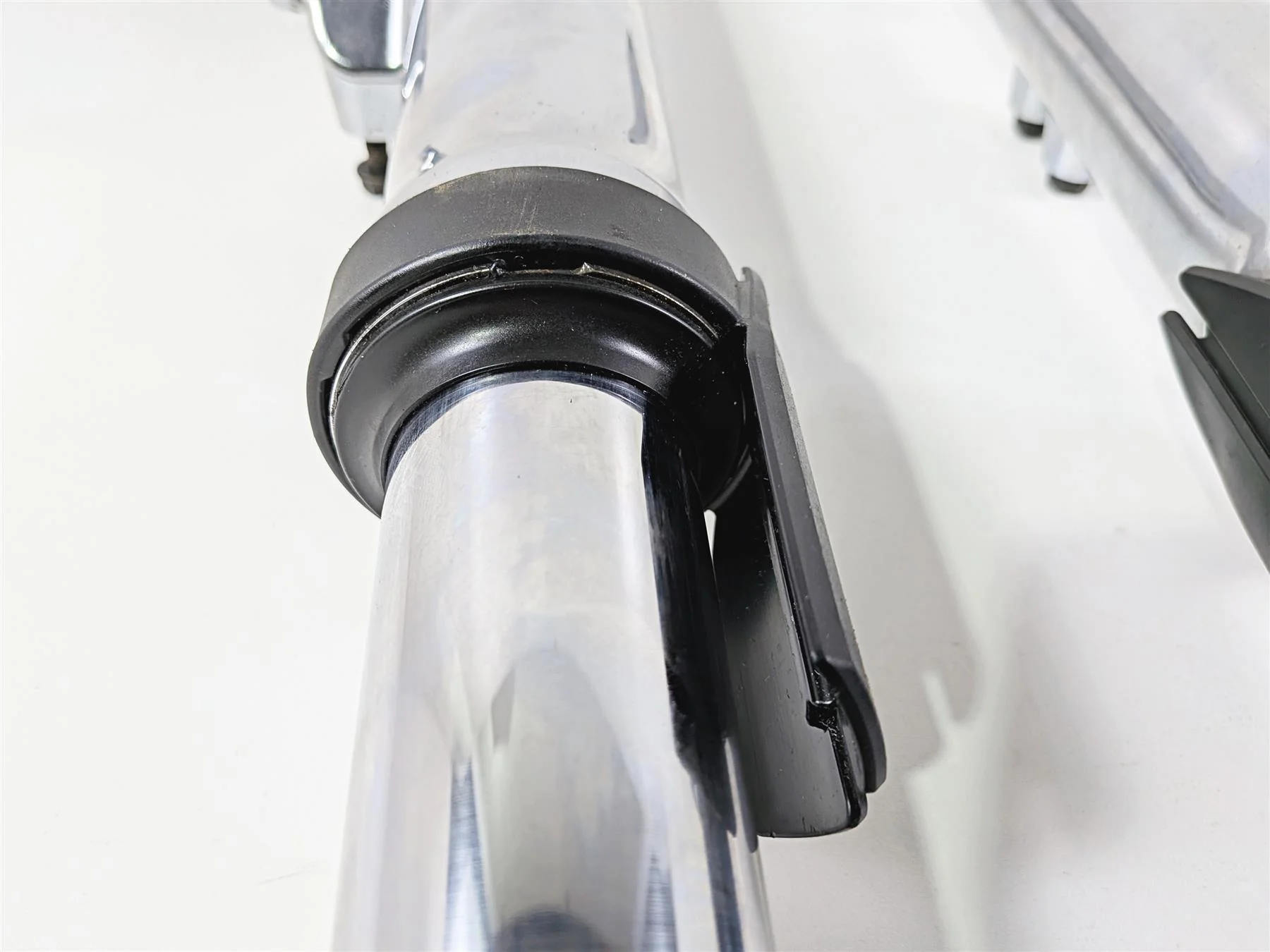 2012 Yamaha XV1900 Raider S Front Fork Leg Set 5C7-23102-00-00 5C7-23103-00-00 - Image 4