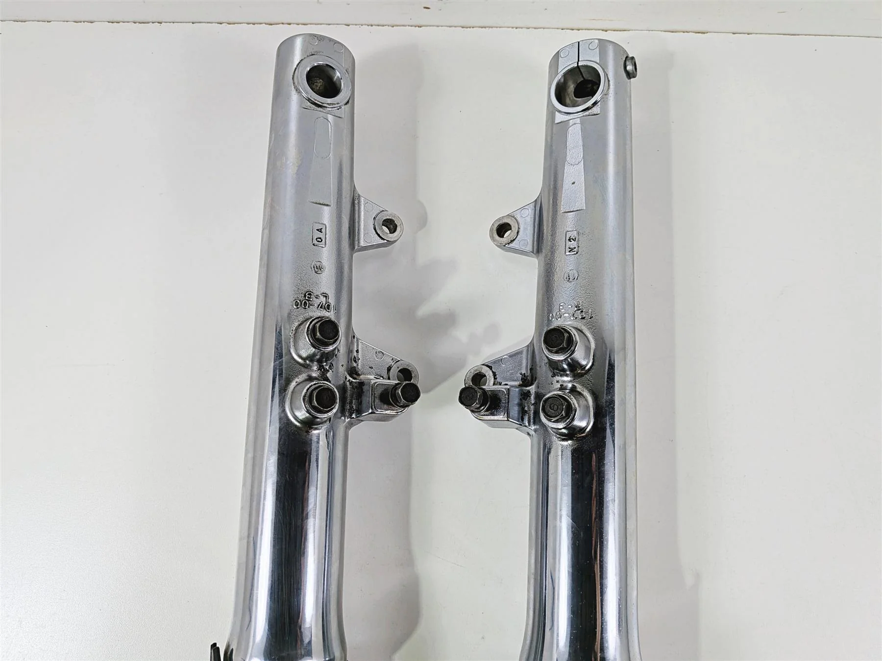 2012 Yamaha XV1900 Raider S Front Fork Leg Set 5C7-23102-00-00 5C7-23103-00-00 - Image 7