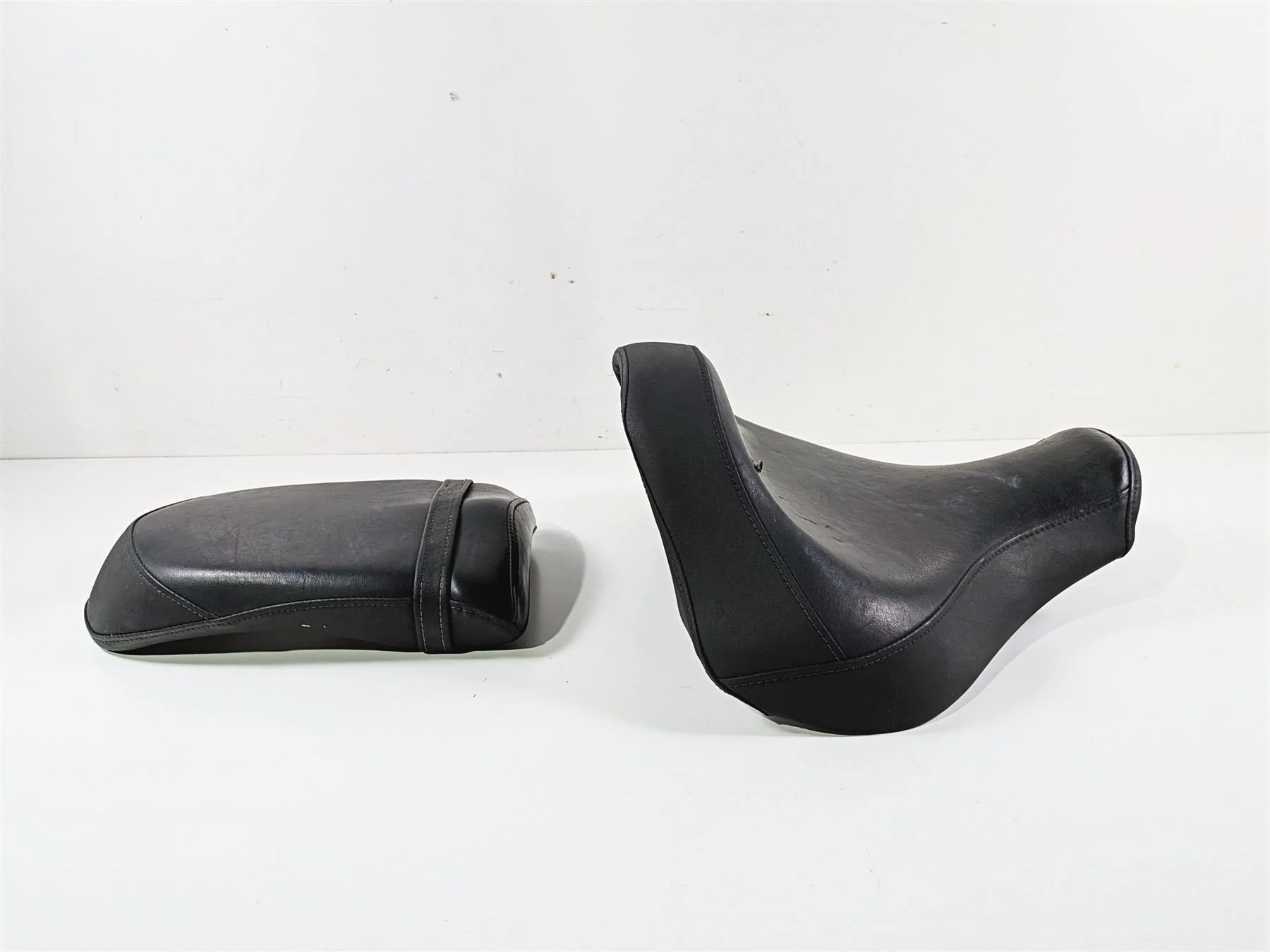 2012 Yamaha XV1900 Raider S Front & Rear Seat Set 5C7-24710-00-00 - Image 3