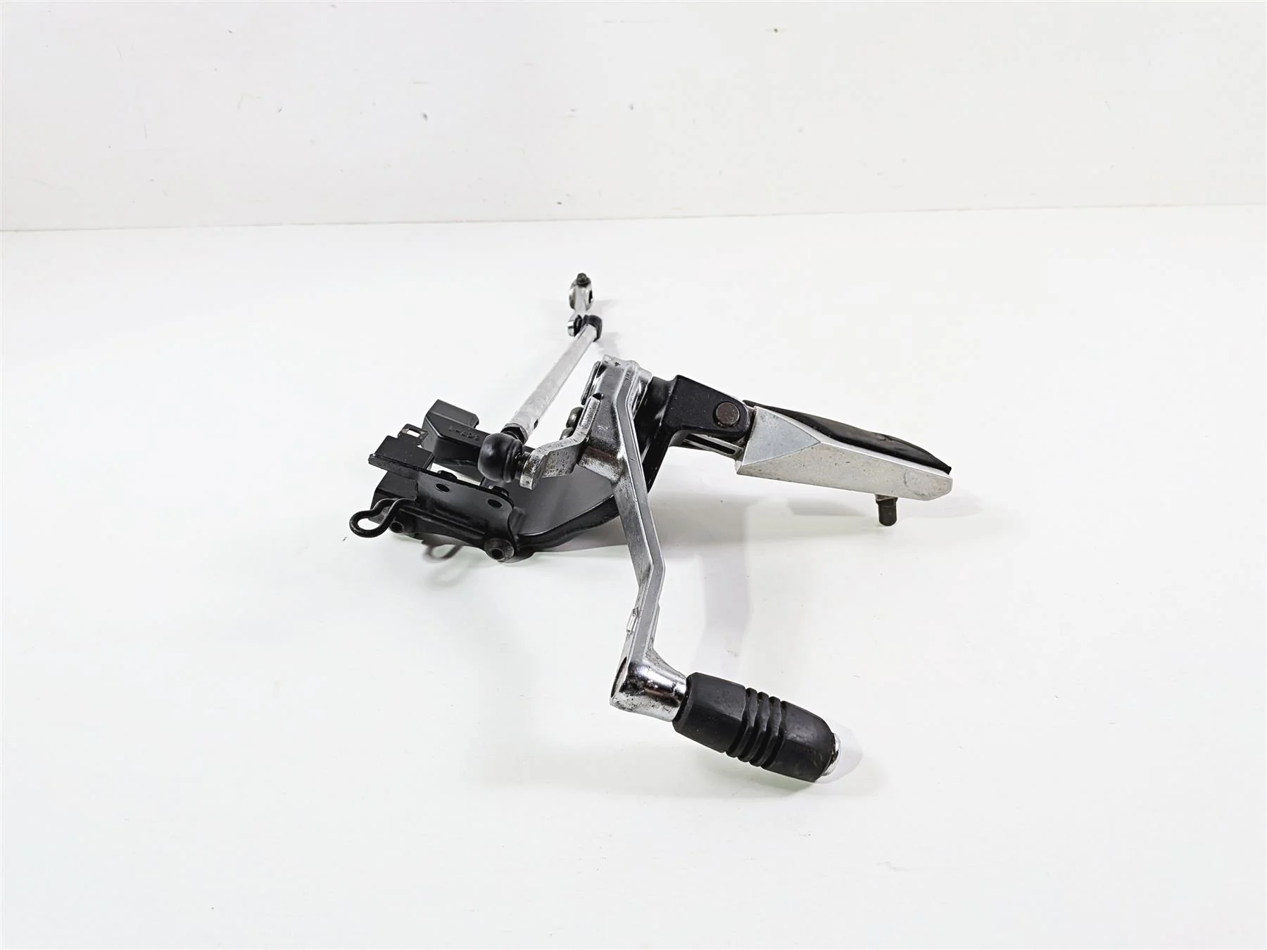 2012 Yamaha XV1900 Raider S Left Foot Peg & Shifter 5C7-27410-00-00 5C7-27410-02 - Image 5