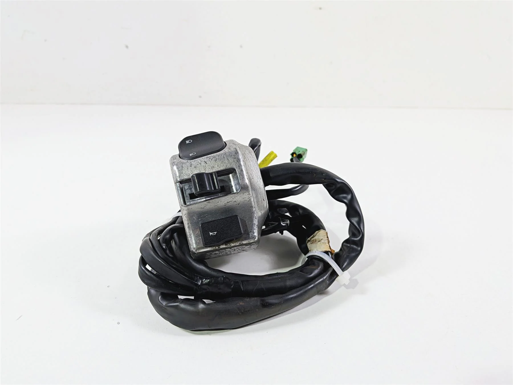 2012 Yamaha XV1900 Raider S Left Hand Control Switch Light Blinker 5C7-83972-10 - Image 2