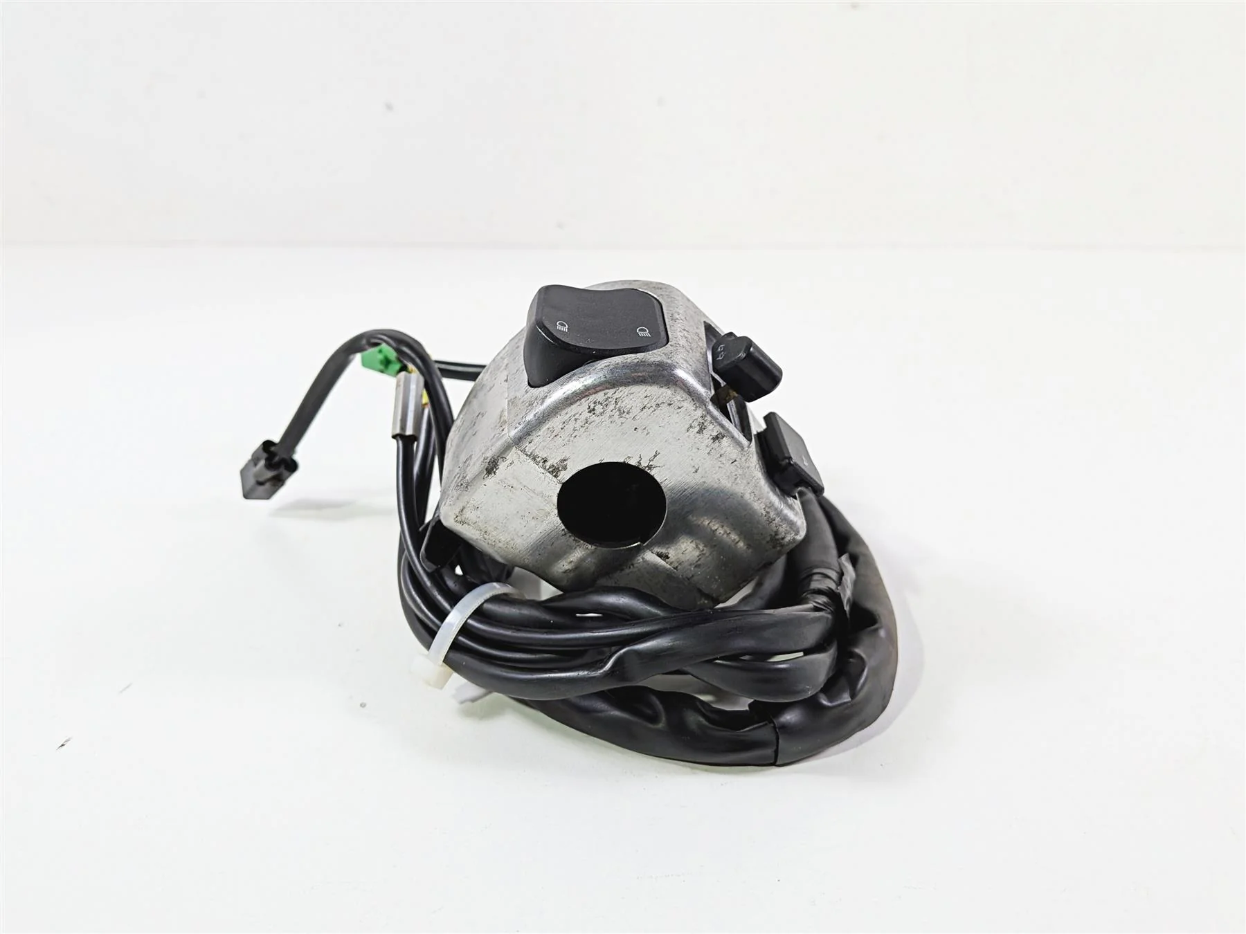 2012 Yamaha XV1900 Raider S Left Hand Control Switch Light Blinker 5C7-83972-10 - Image 3