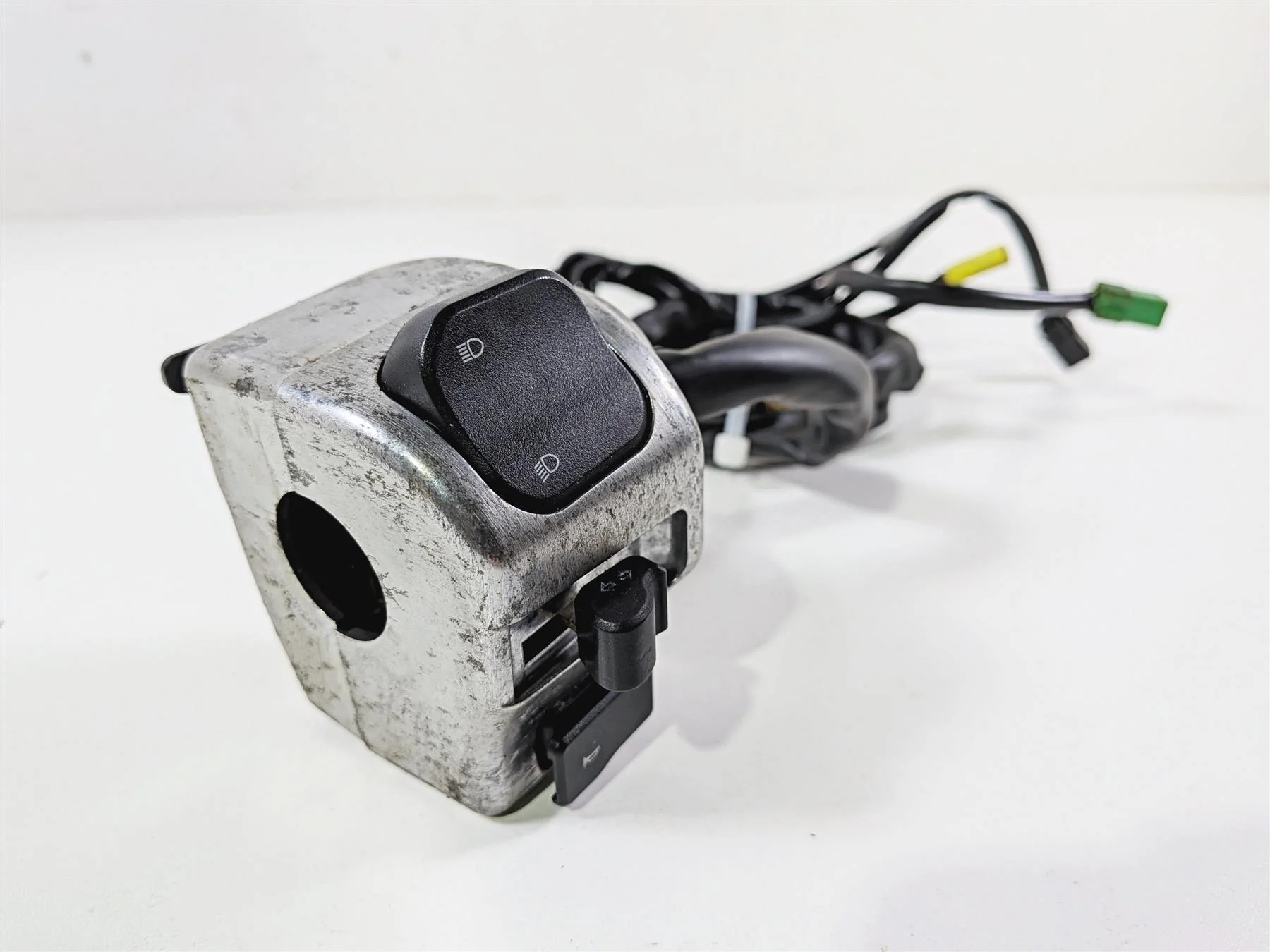 2012 Yamaha XV1900 Raider S Left Hand Control Switch Light Blinker 5C7-83972-10 - Image 8