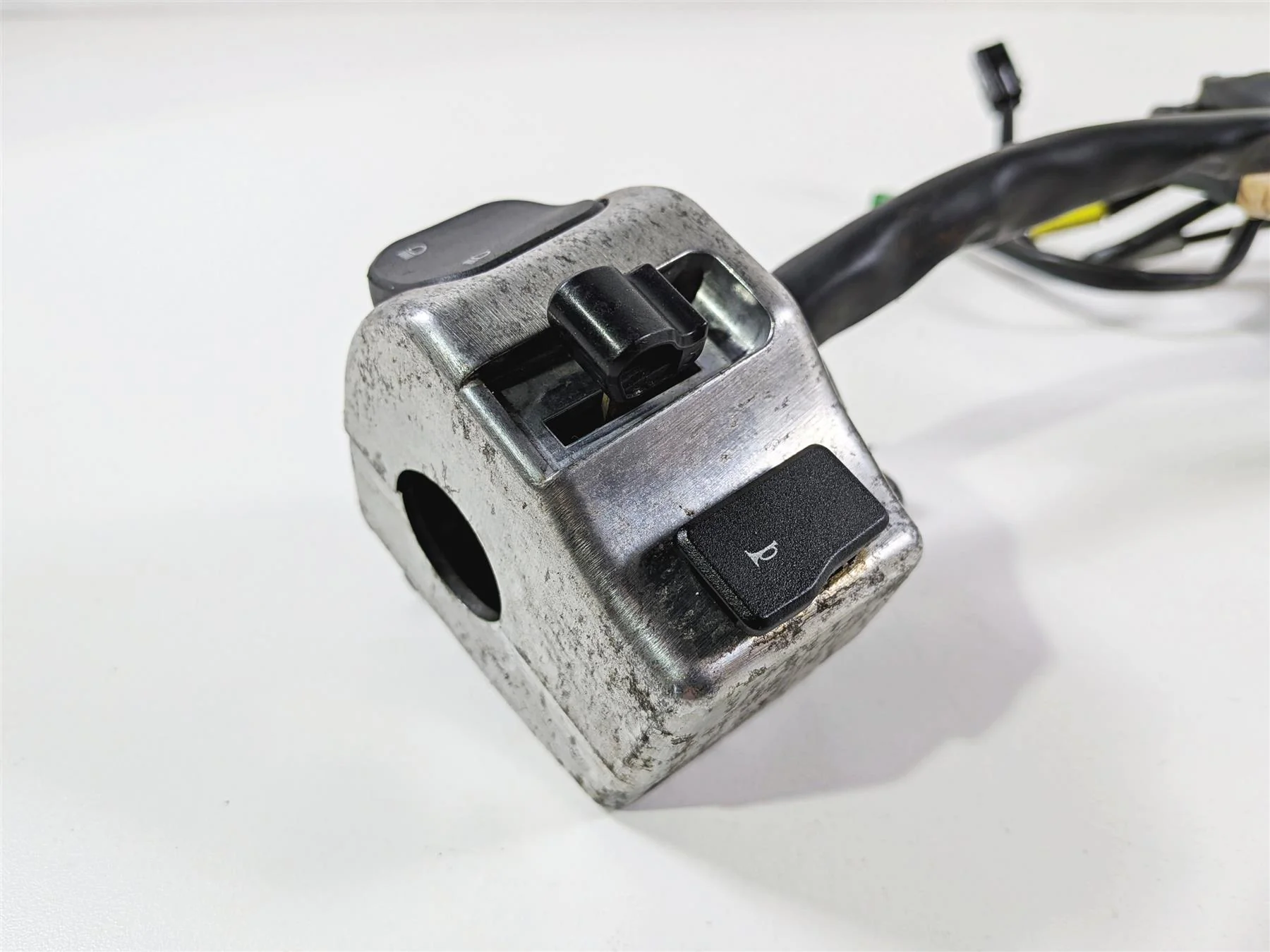 2012 Yamaha XV1900 Raider S Left Hand Control Switch Light Blinker 5C7-83972-10 - Image 9