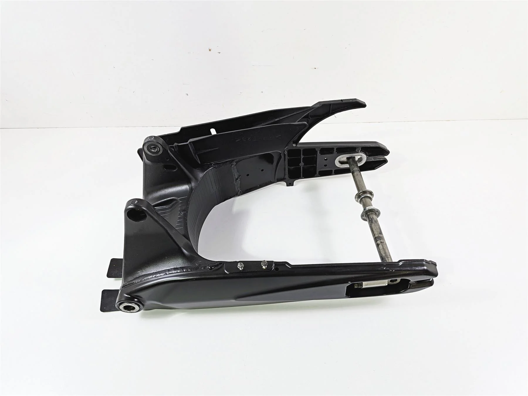 2012 Yamaha XV1900 Raider S Rear Swingarm Swing Arm & Axle 5C7-22110-01-00 - Image 2