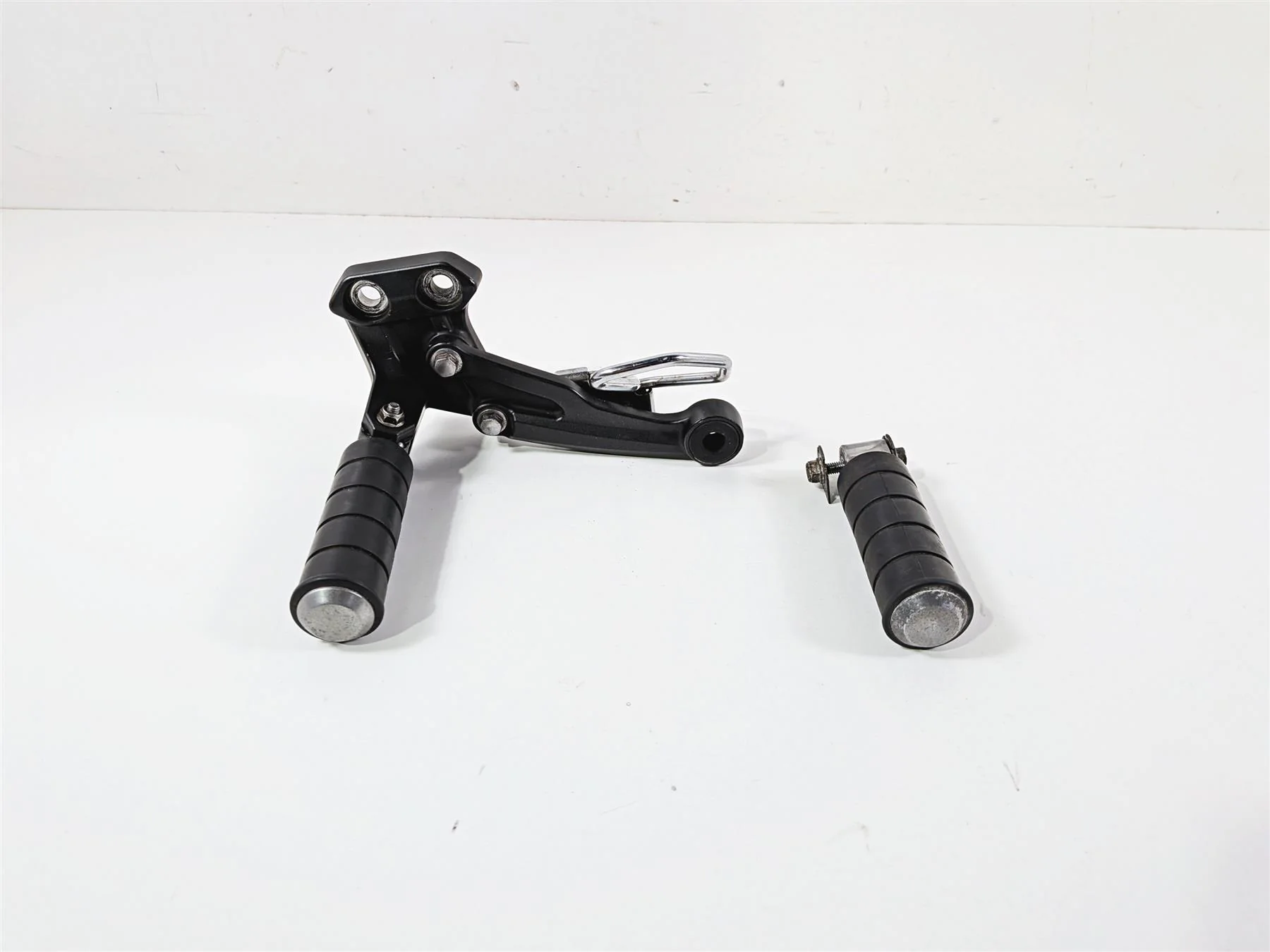 2012 Yamaha XV1900 Raider S Right Rear Passenger Footpeg & Mount 5C7-27440-00-00 - Image 6