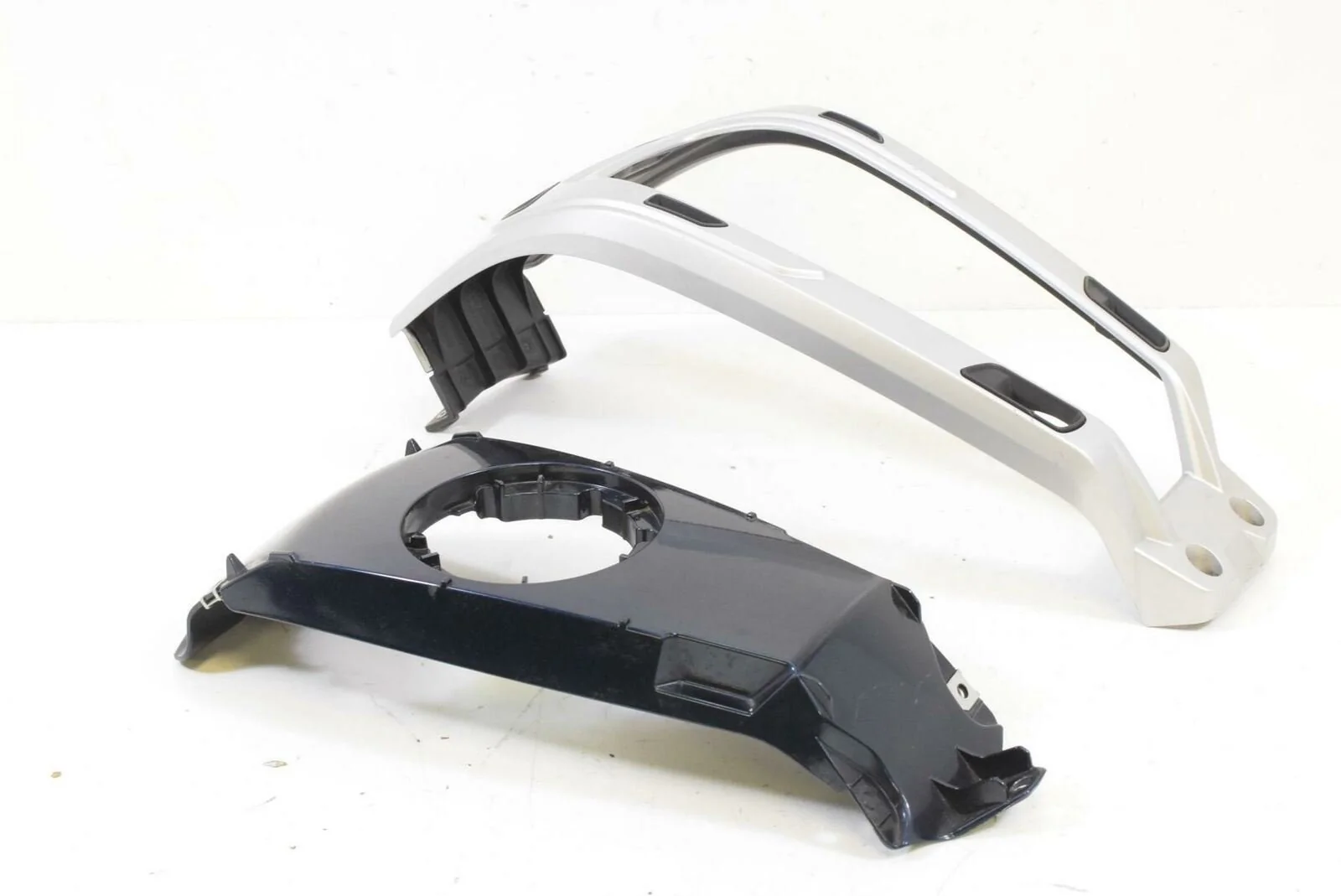 2013 BMW R1200 RT K26 Center Tank Cover With Luggage Rack 46637682974 - Image 5