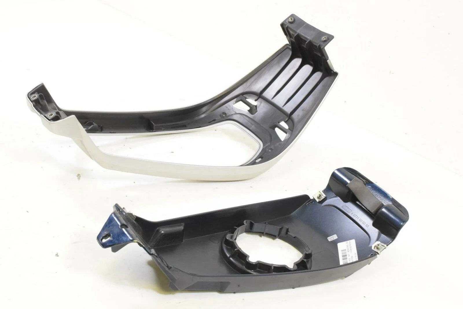 2013 BMW R1200 RT K26 Center Tank Cover With Luggage Rack 46637682974 - Image 8