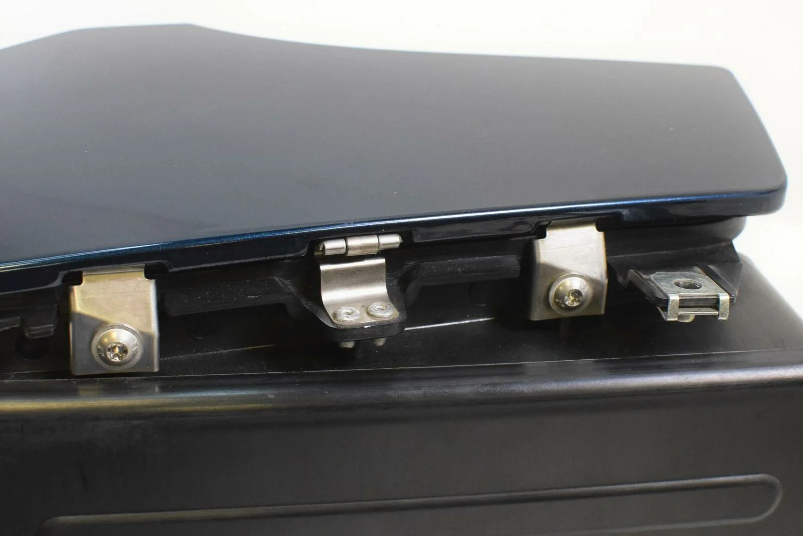 2013 BMW R1200 RT K26 Radio Box Carrier Holder & Lid 46637681543 - Image 6