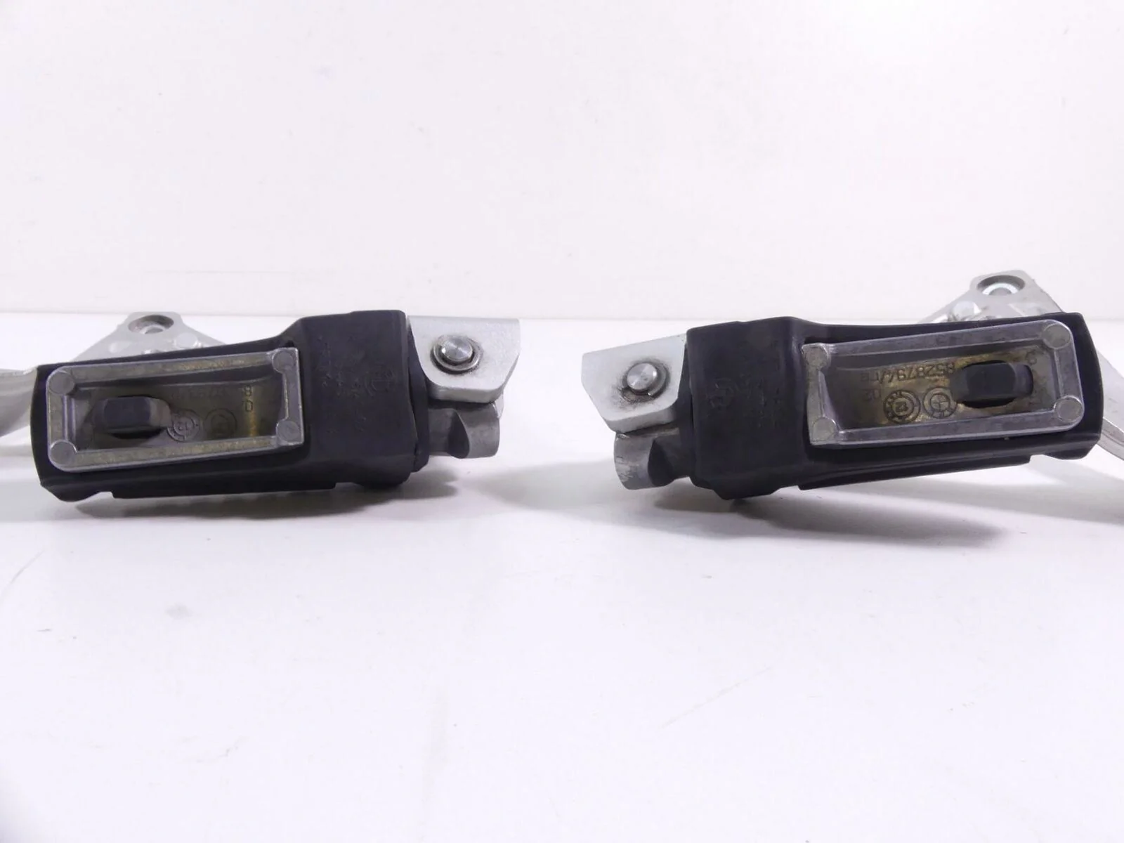 2013 BMW R1200GS GSW K50 Rear Passenger Footpeg Set 46718526741 46718526742 - Image 7