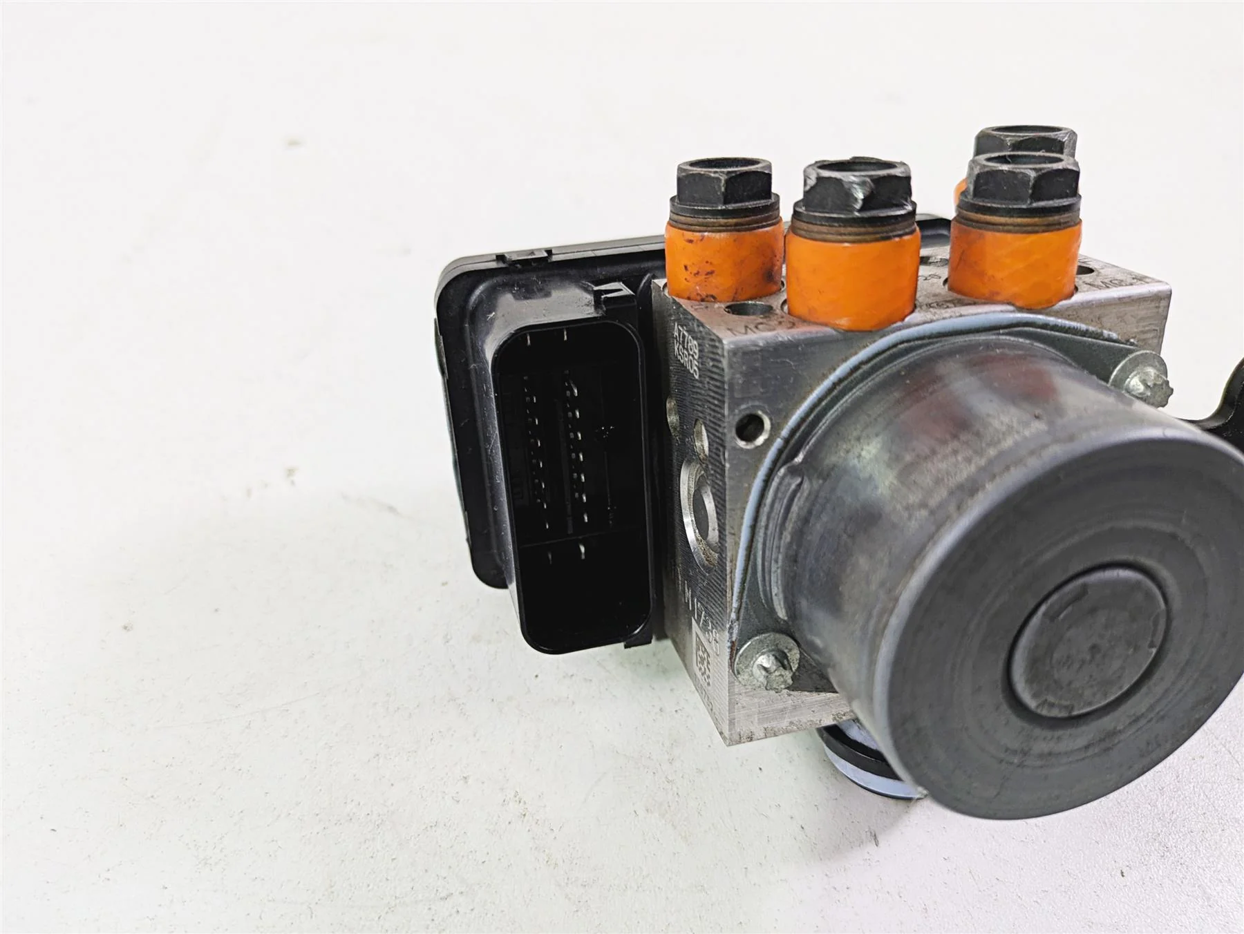 2013 Ducati Hypermotard 821 SP Abs Brake Pump Module 54240402A 54240331B - Image 7